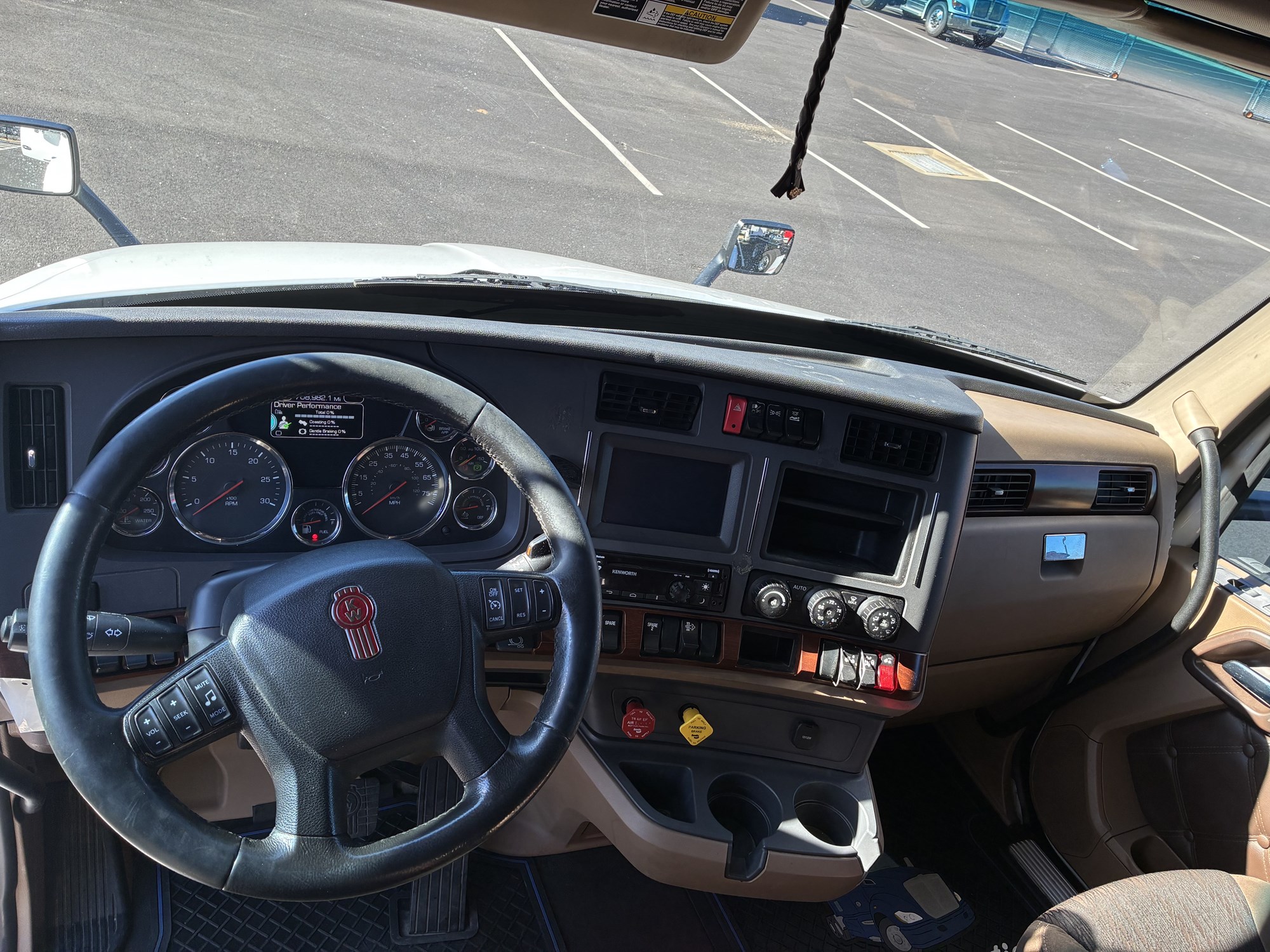 2020 Kenworth T680 2020 Kenworth T680 - image 3 of 6