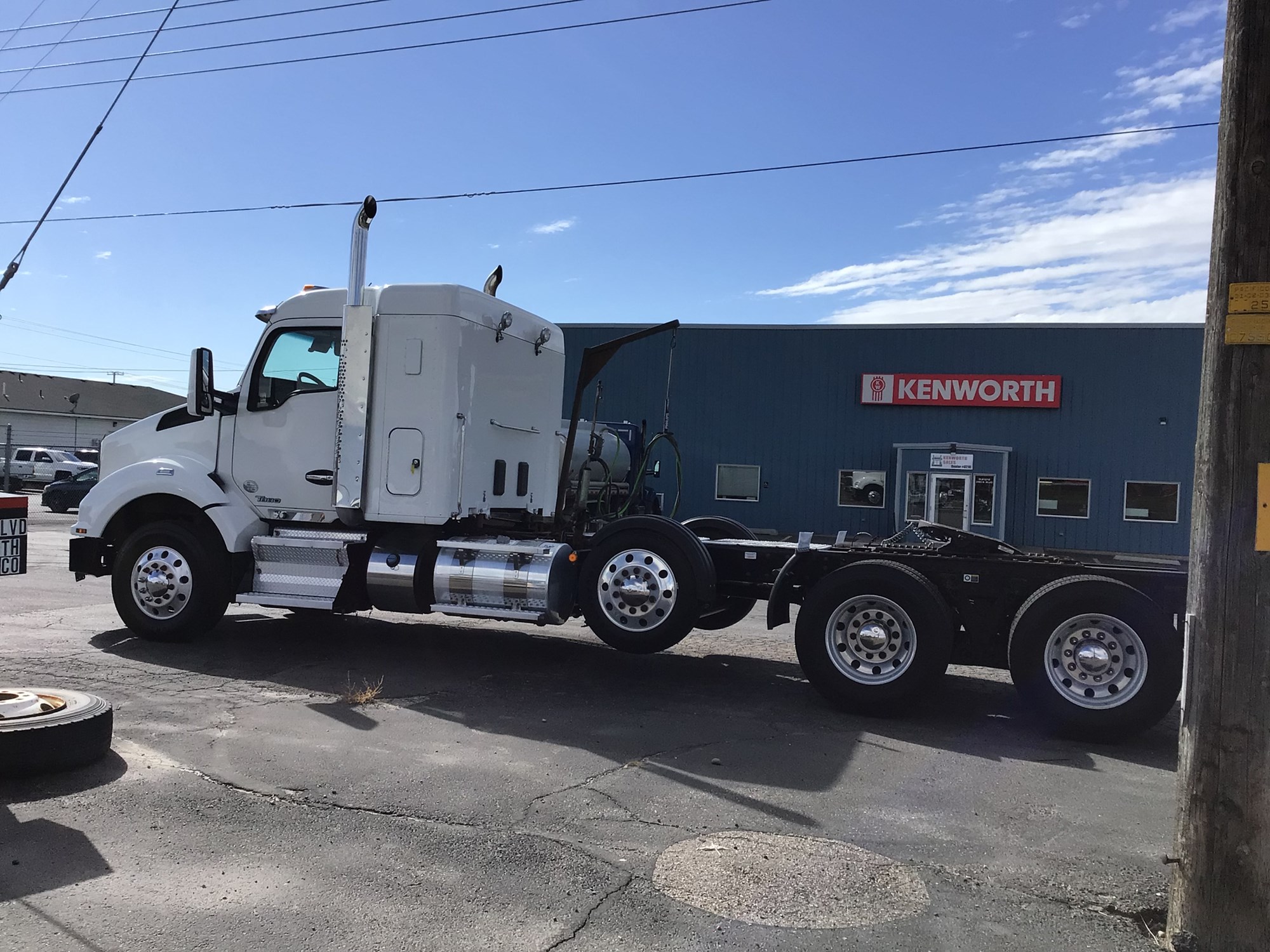 2020 Kenworth T880 - image 4 of 6