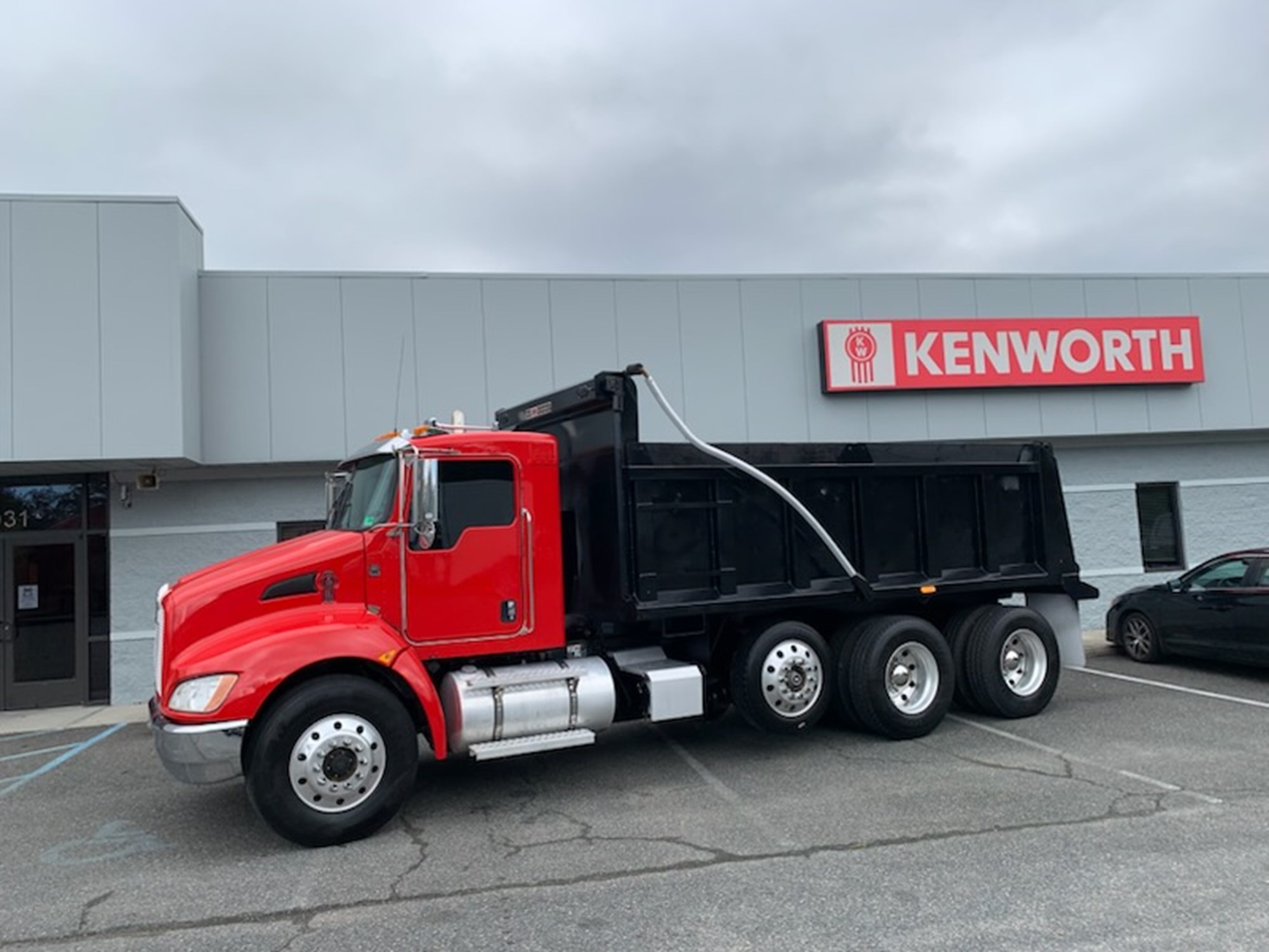 2020 Kenworth T370 - image 1