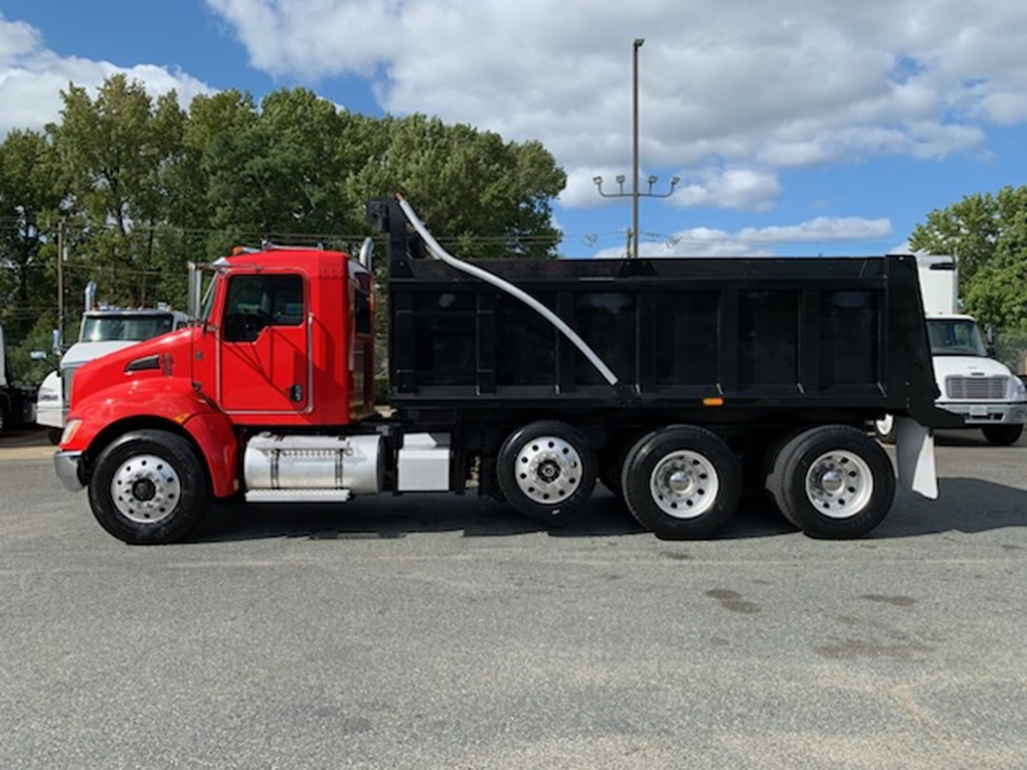 2020 Kenworth T370 - image 2