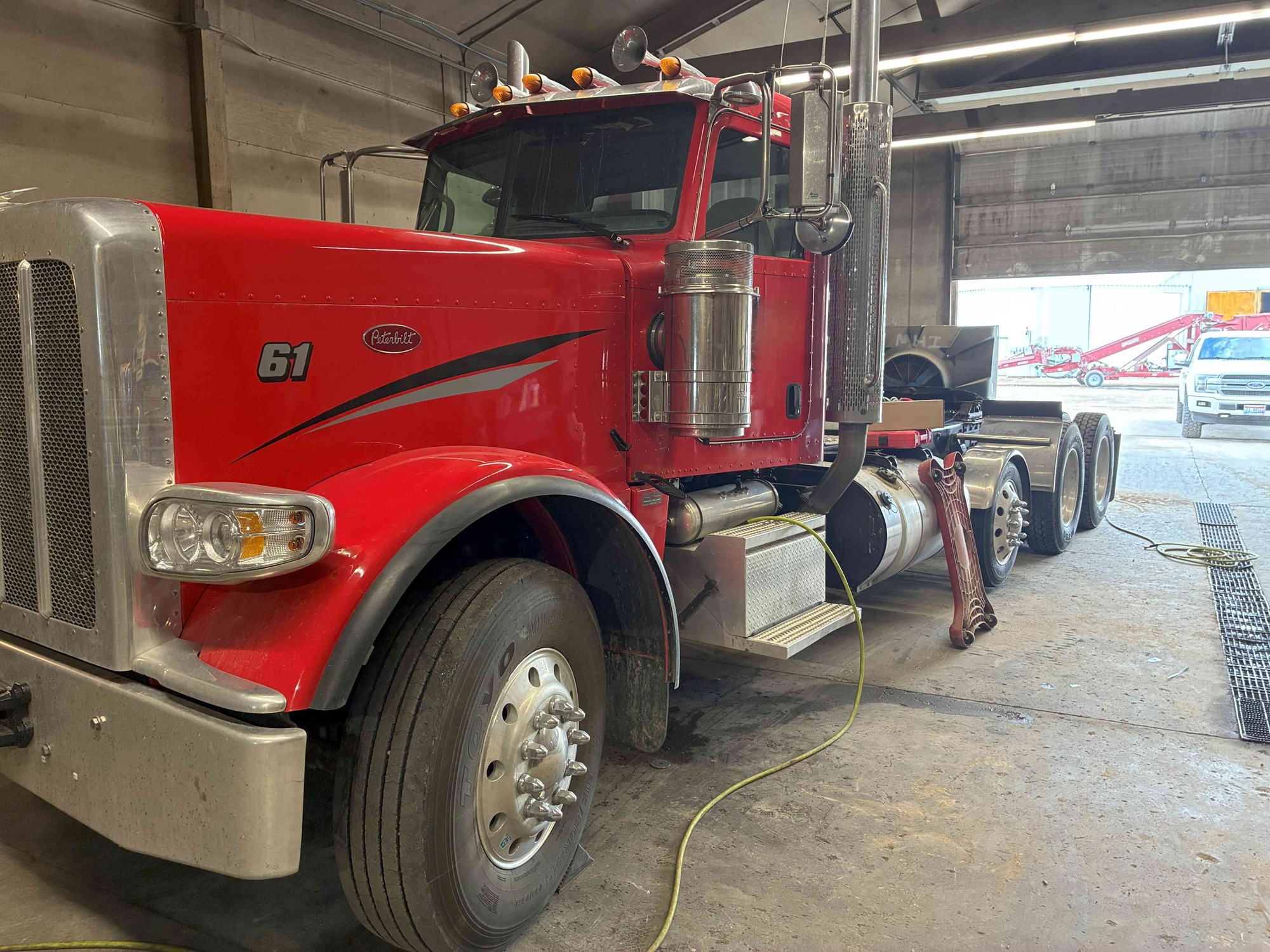 2021 Peterbilt 389 - image 1 of 2