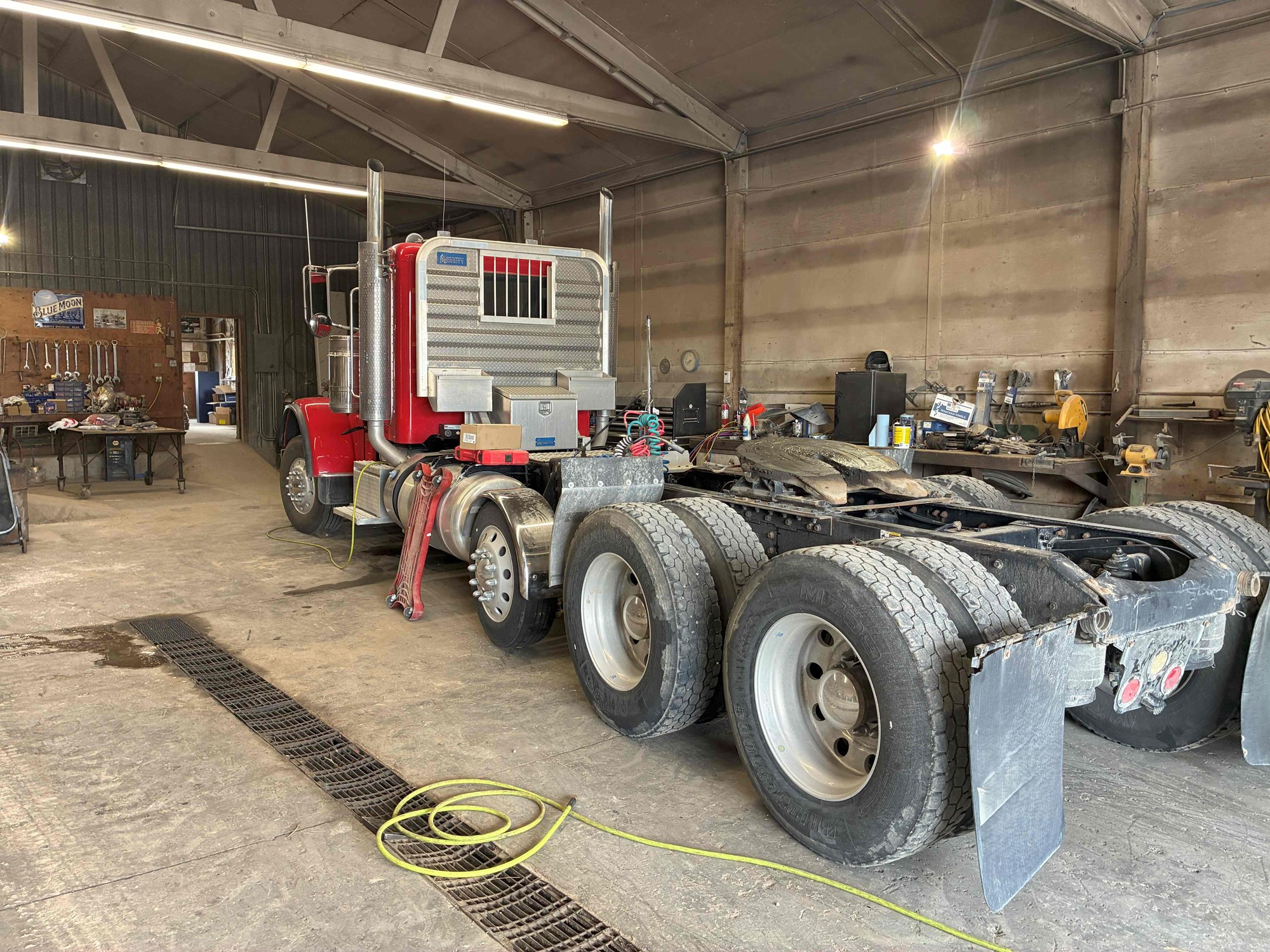 2021 Peterbilt 389 - image 2 of 2