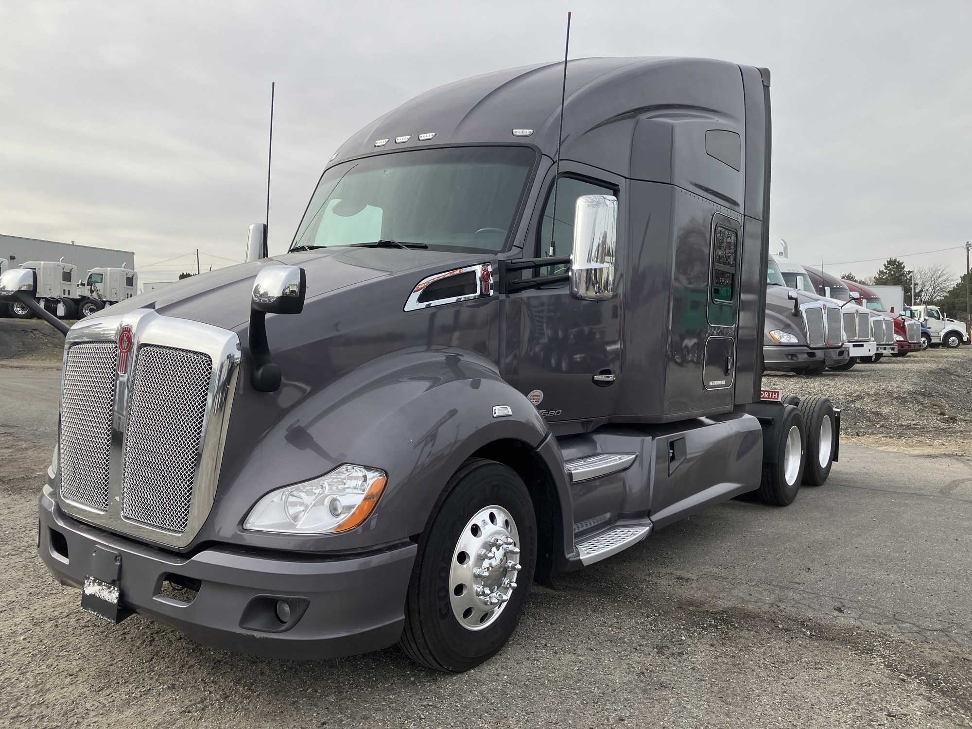 2021 Kenworth T680 - image 1 of 6