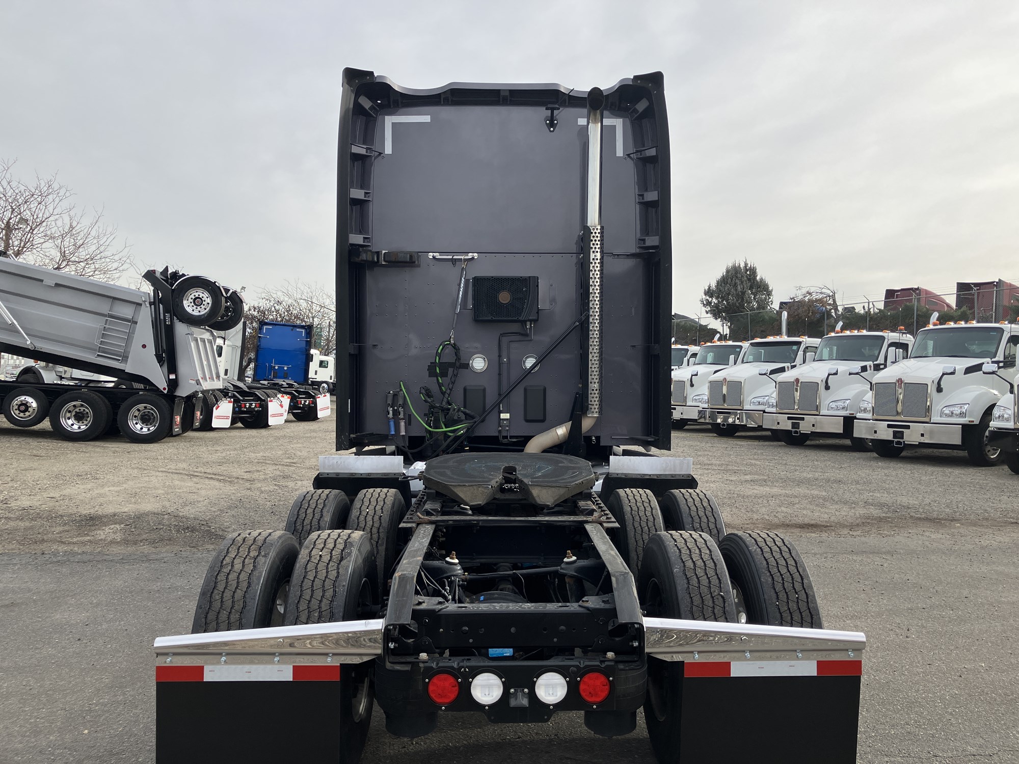 2021 Kenworth T680 - image 4 of 6