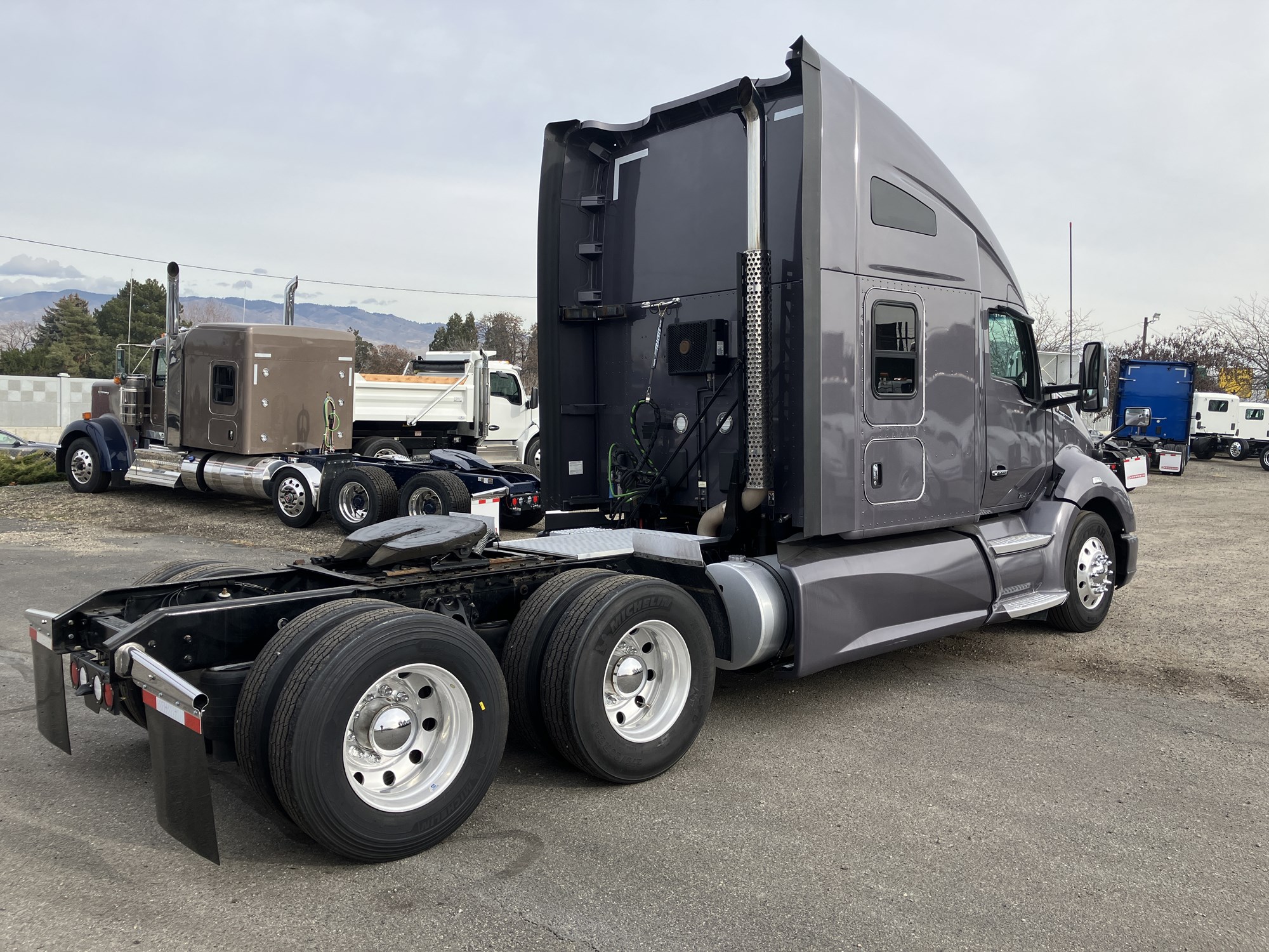 2021 Kenworth T680 - image 5 of 6