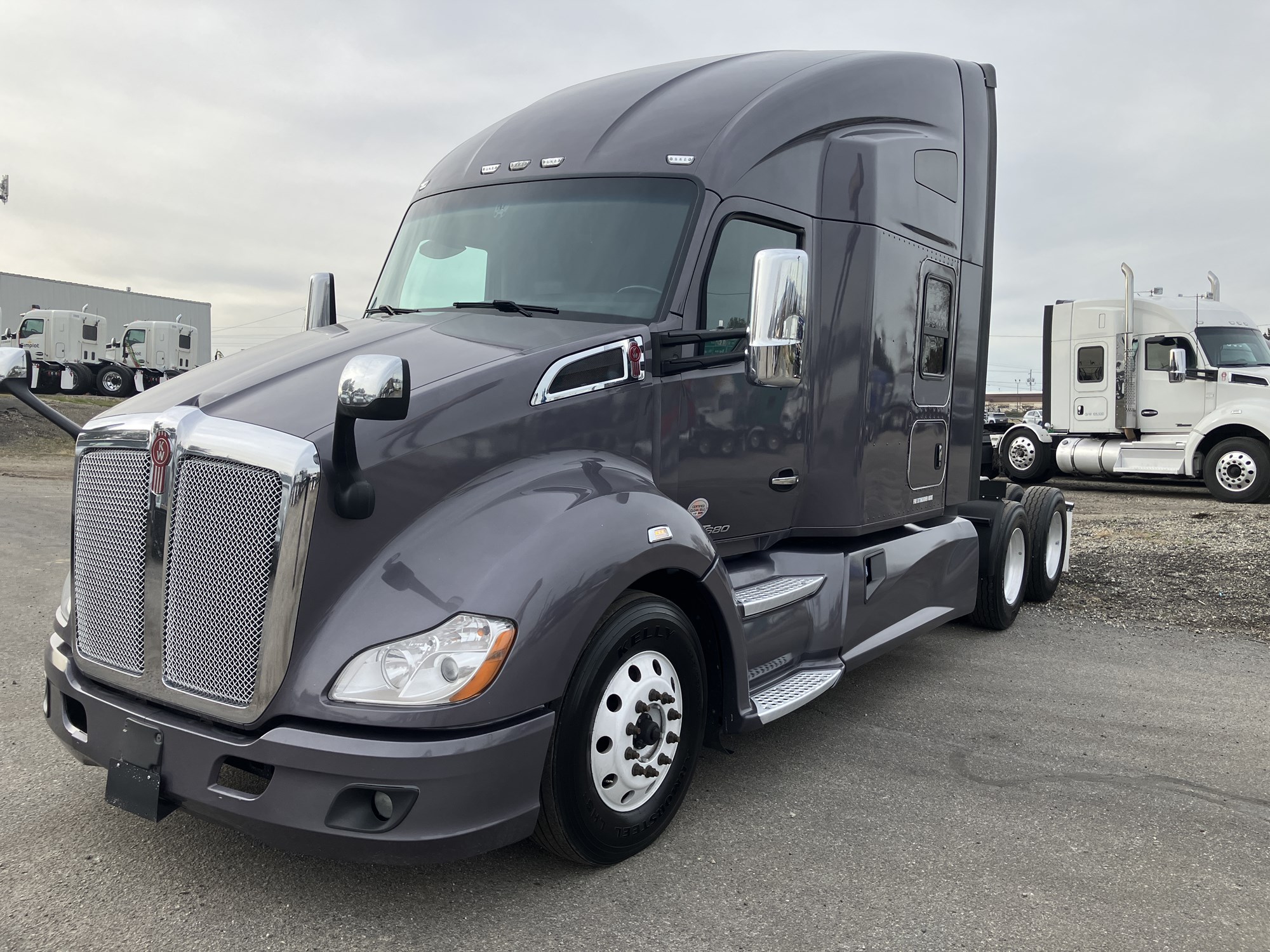 2021 Kenworth T680 - image 1 of 6