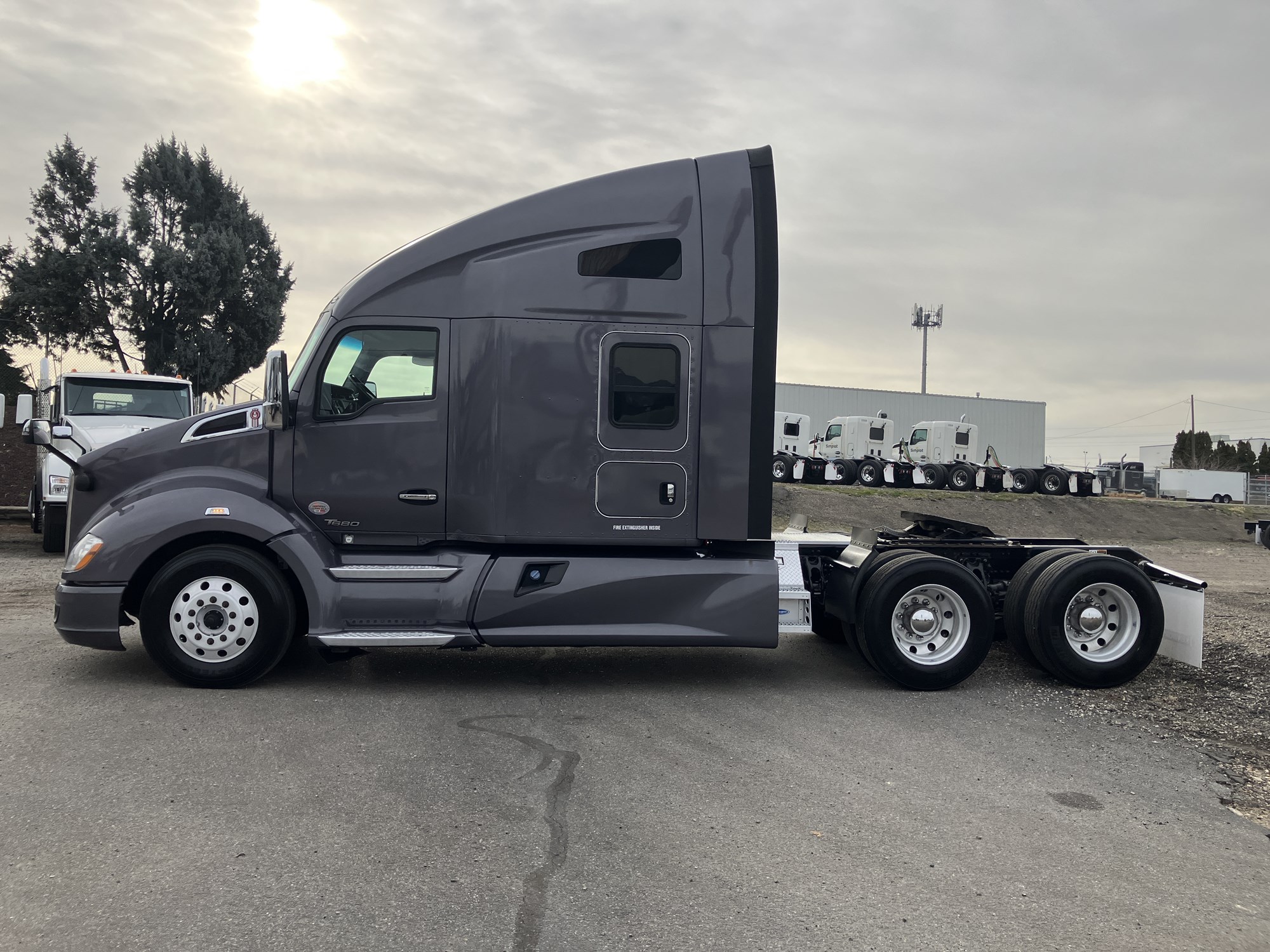 2021 Kenworth T680 - image 2 of 6