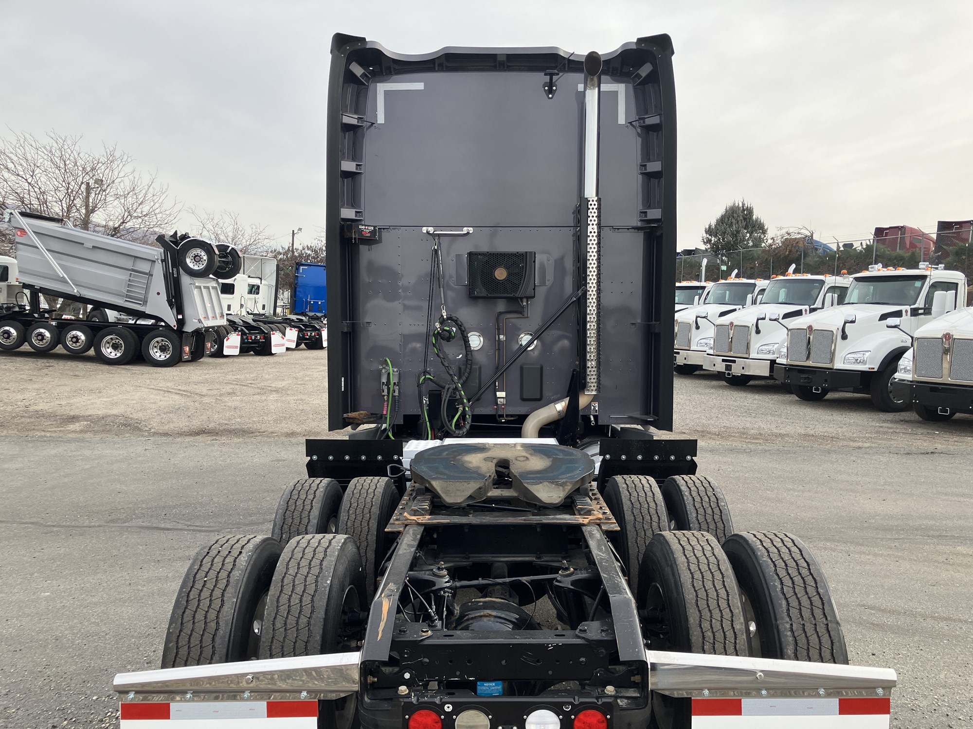 2021 Kenworth T680 - image 4 of 6