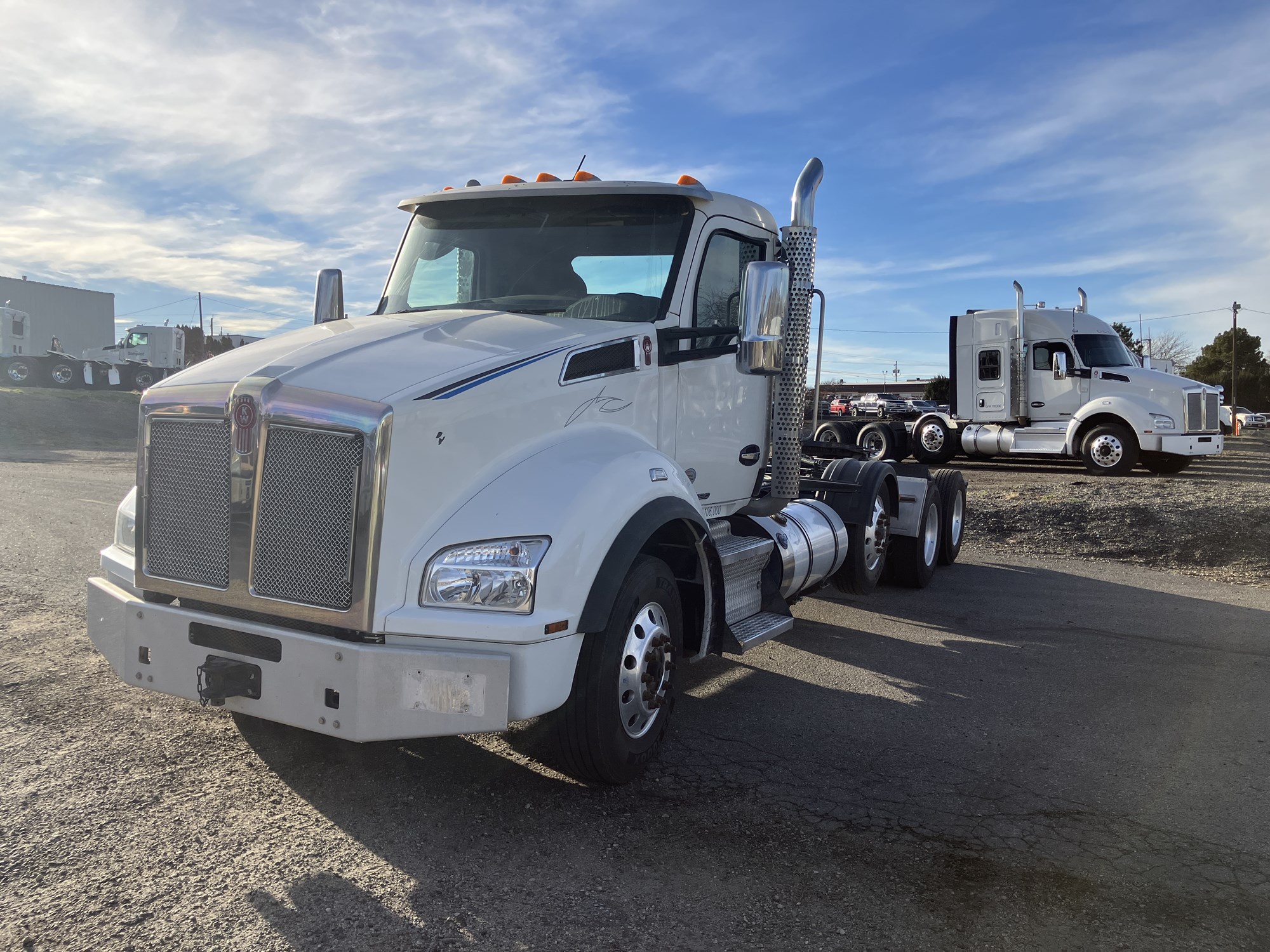 2021 Kenworth T880 - image 1 of 6