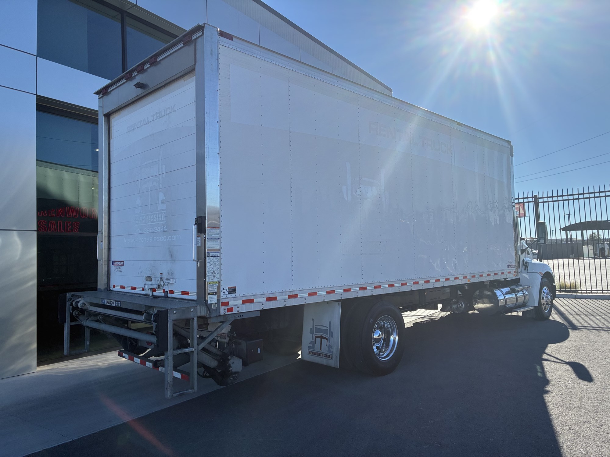 2021 Kenworth T270 2021 Kenworth T270 - image 3 of 6