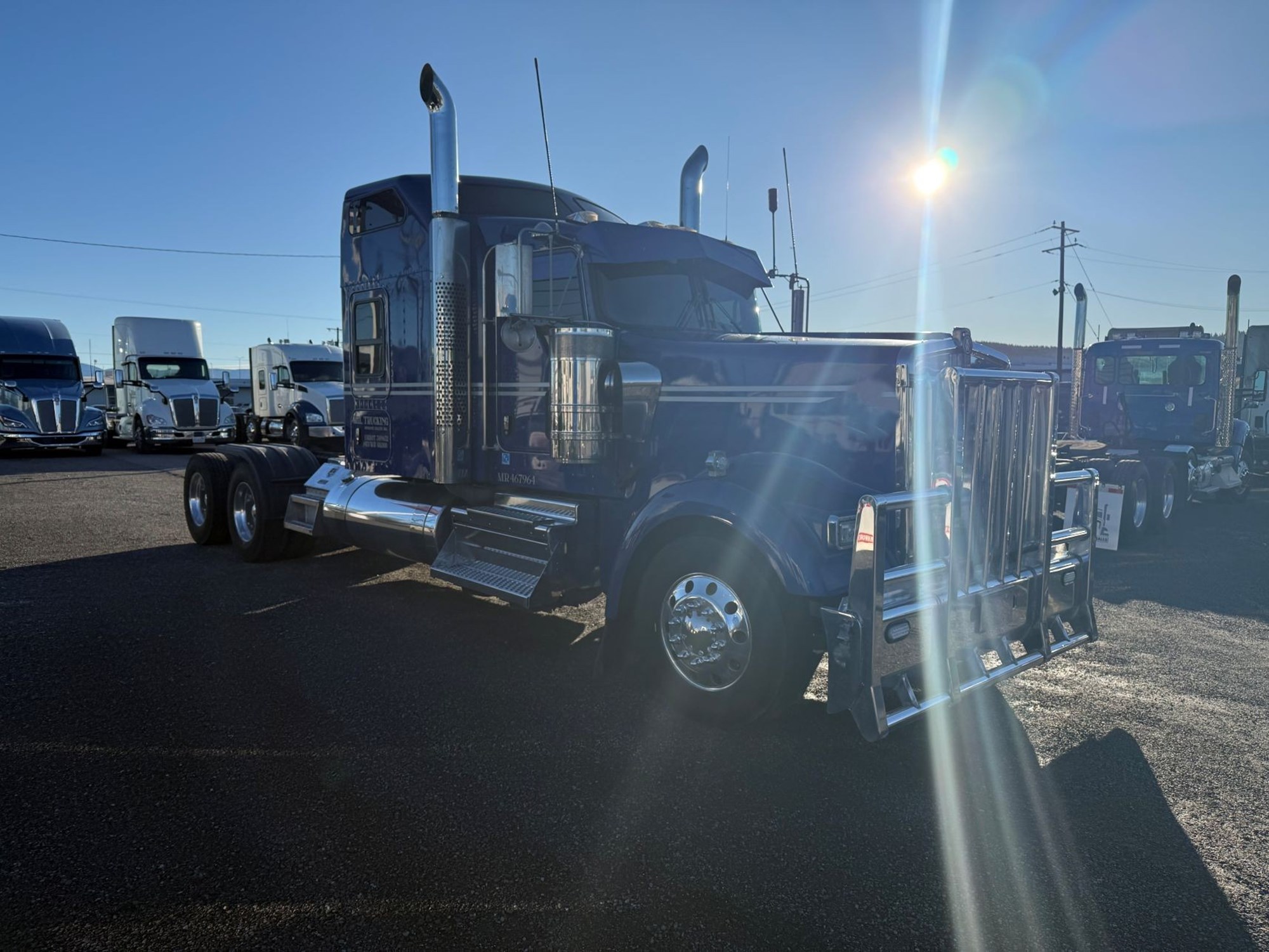 2021 Kenworth W900 - image 2 of 6