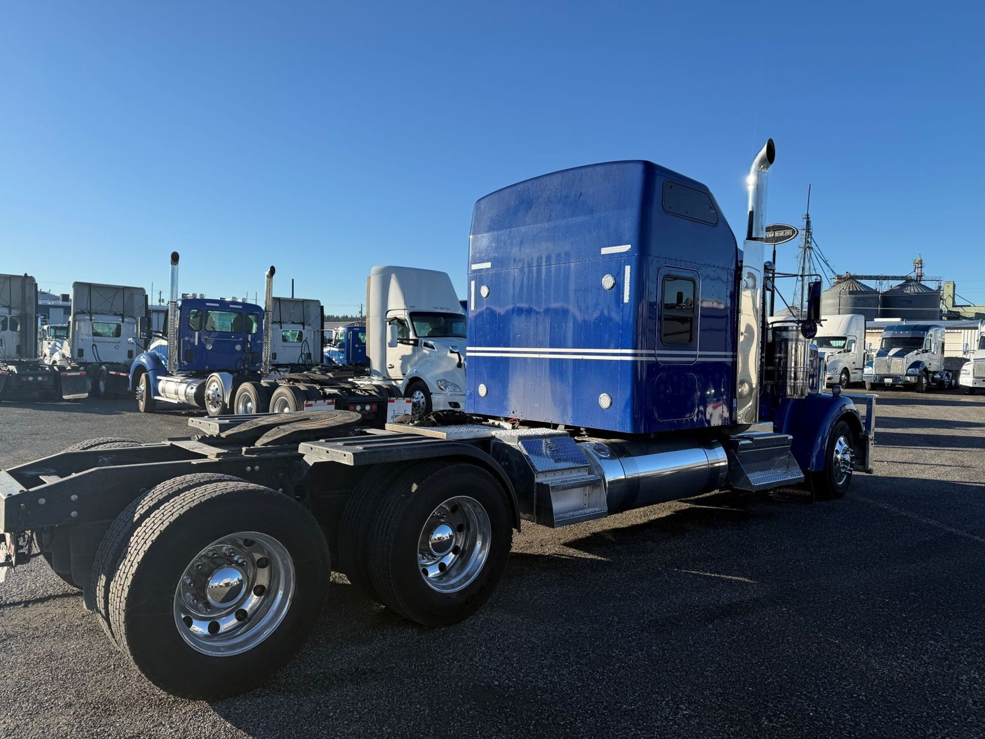2021 Kenworth W900 - image 3 of 6