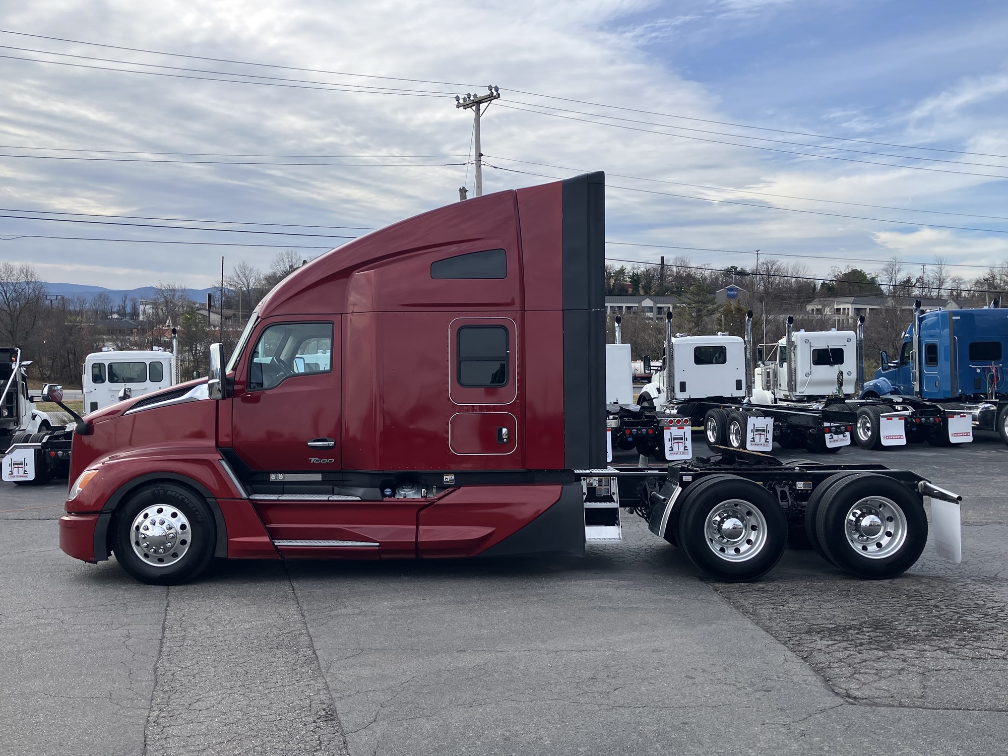 2023 Kenworth T680 Next Gen 2023 Kenworth T680 Next Gen - image 1 of 6