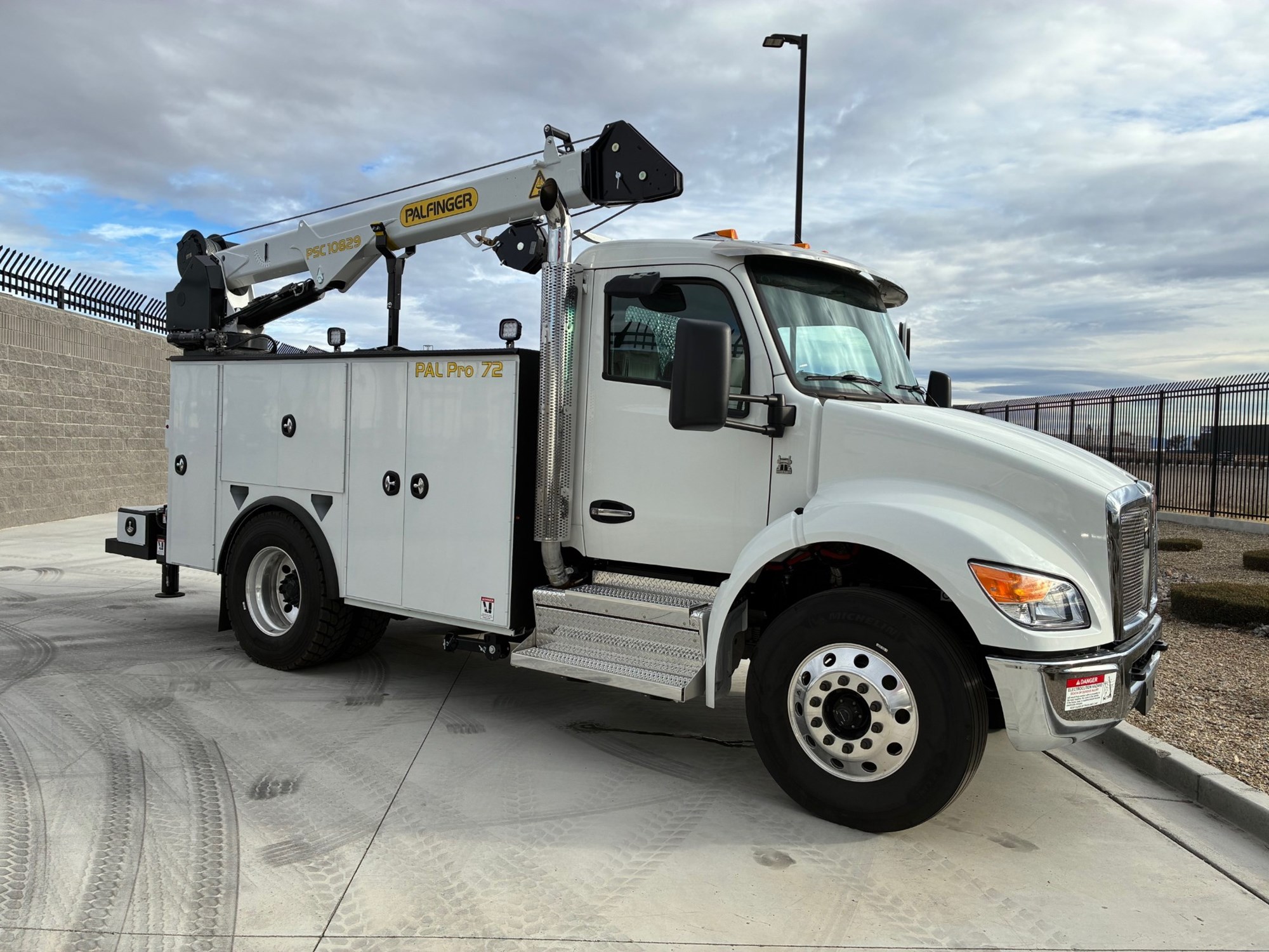 2025 Kenworth - image 1