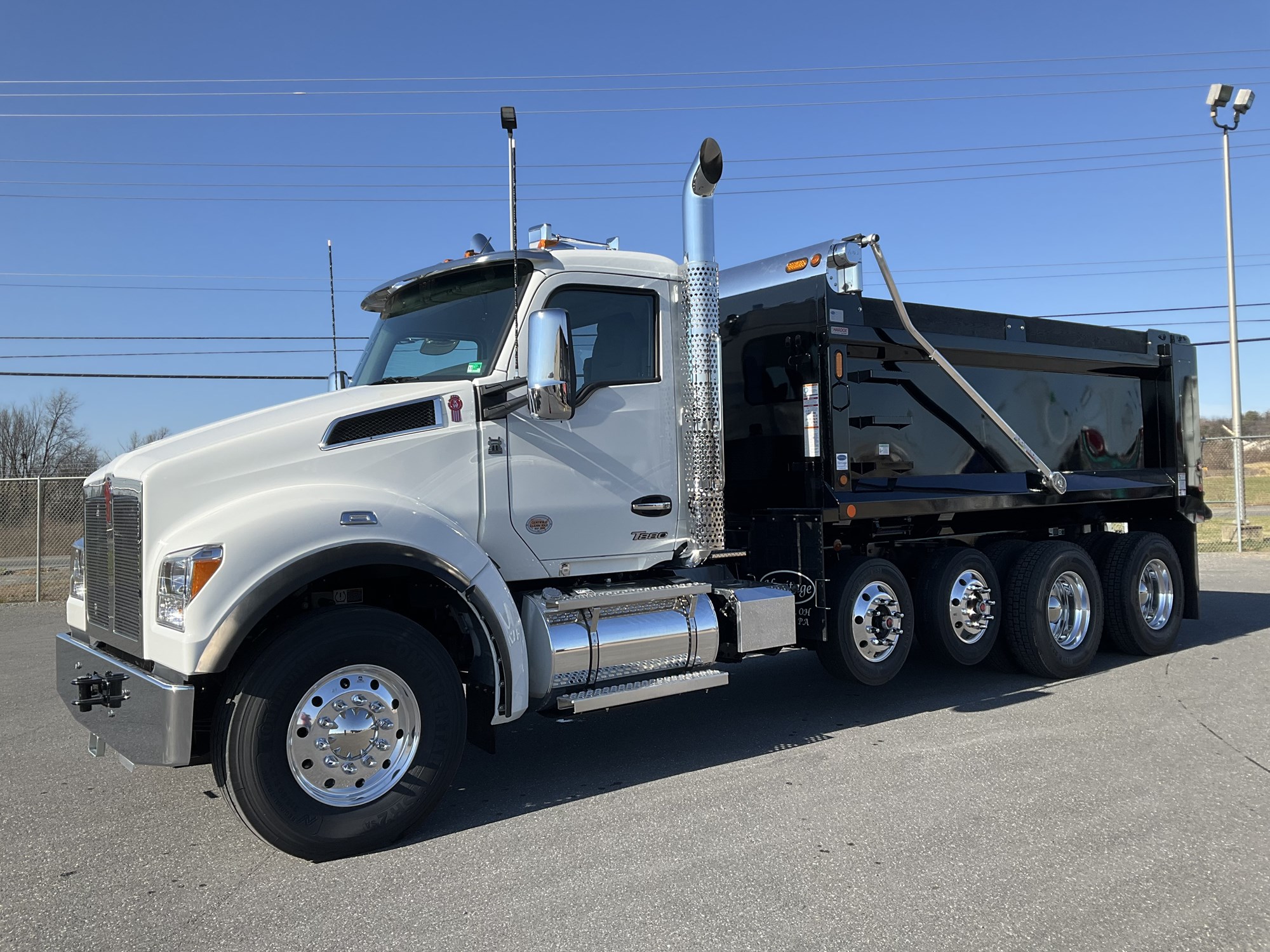 2026 Kenworth T880 2026 Kenworth T880 - image 1 of 6