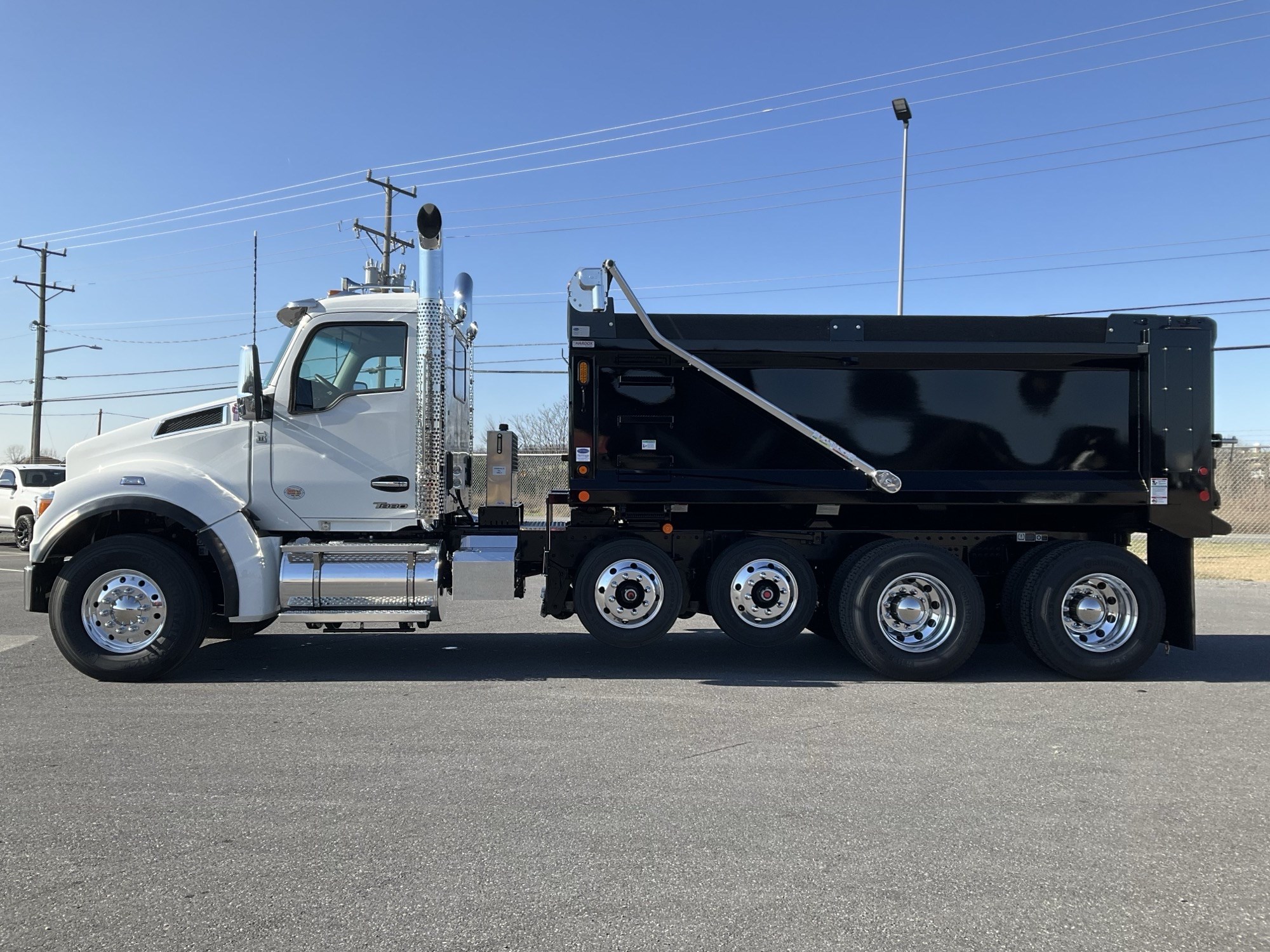 2026 Kenworth T880 2026 Kenworth T880 - image 2 of 6