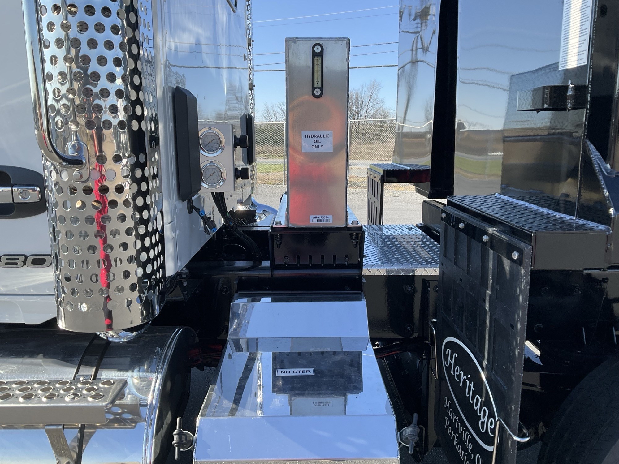 2026 Kenworth T880 2026 Kenworth T880 - image 3 of 6