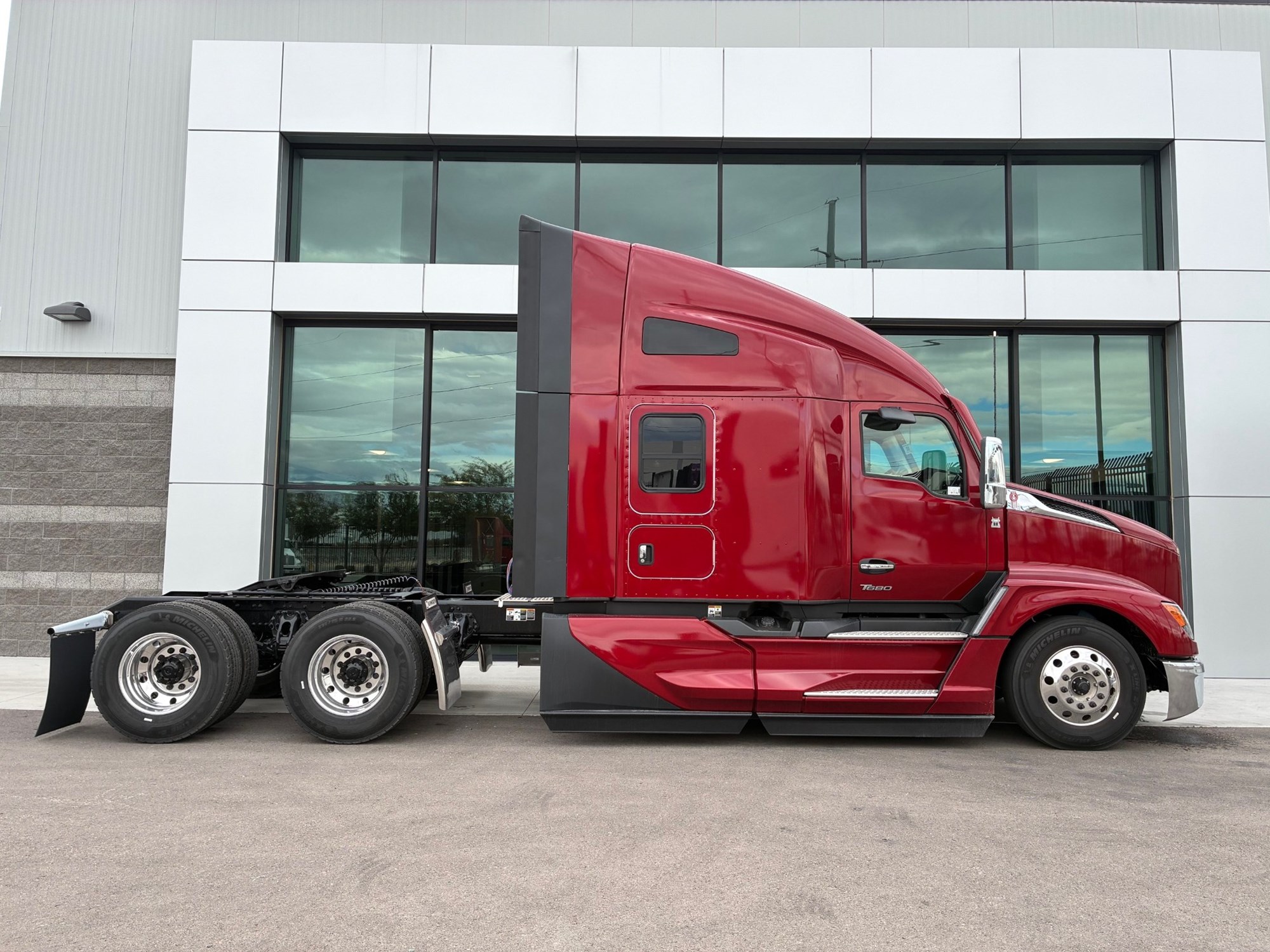 2026 Kenworth T680 Next Gen - image 2 of 6