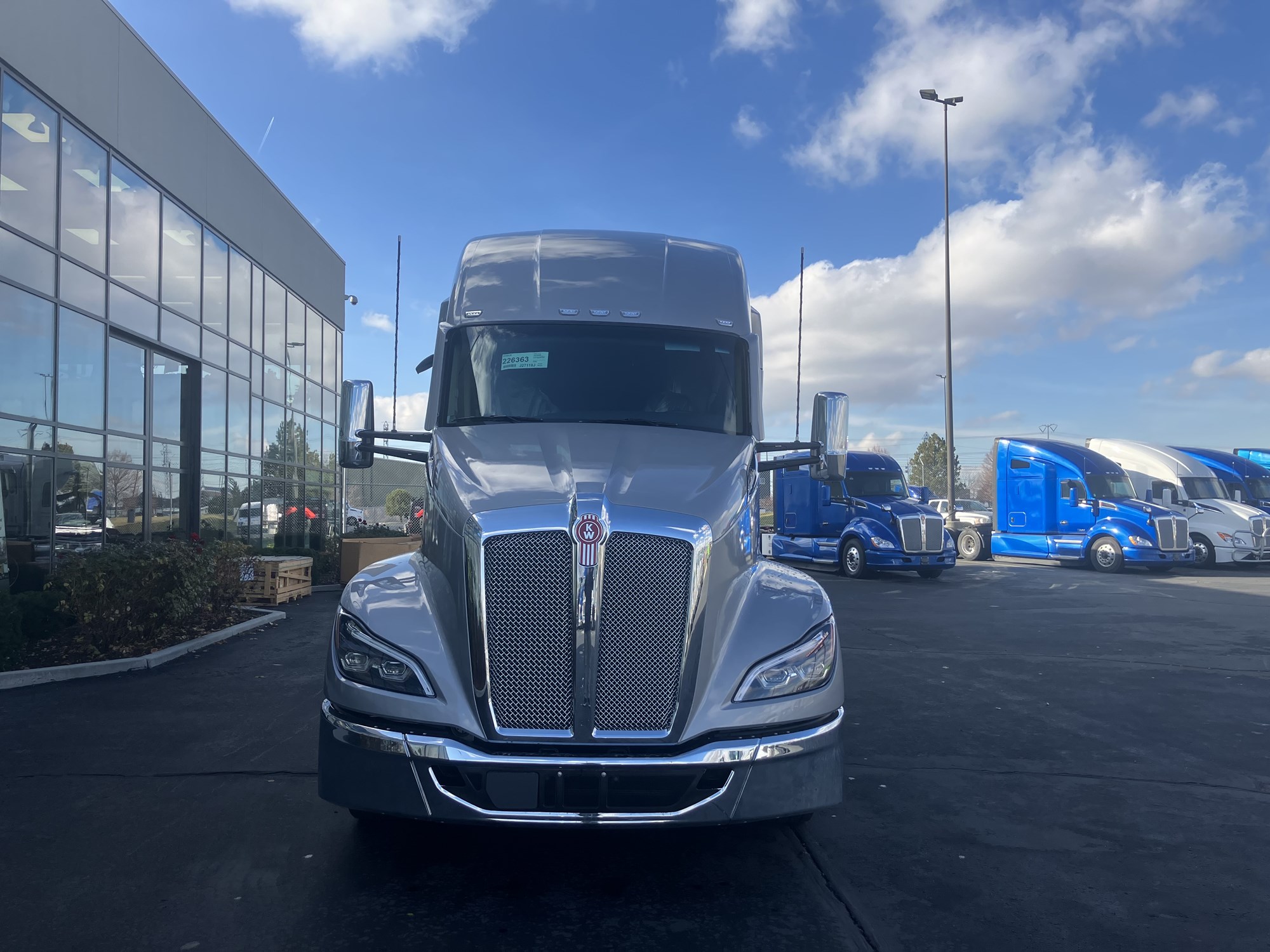 2026 Kenworth T680 Next Gen 2026 Kenworth T680 Next Gen - image 2 of 6