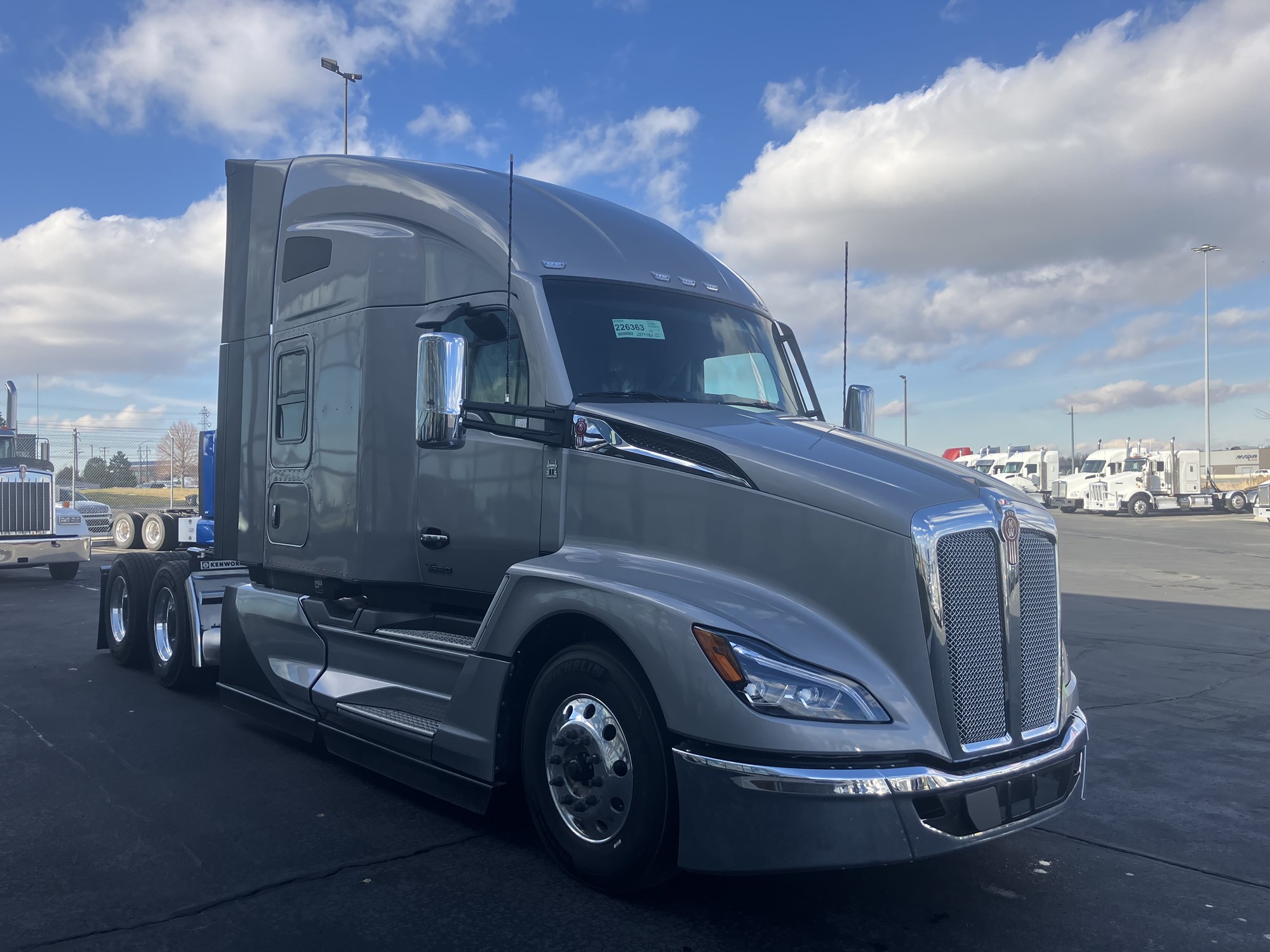 2026 Kenworth T680 Next Gen 2026 Kenworth T680 Next Gen - image 3 of 6