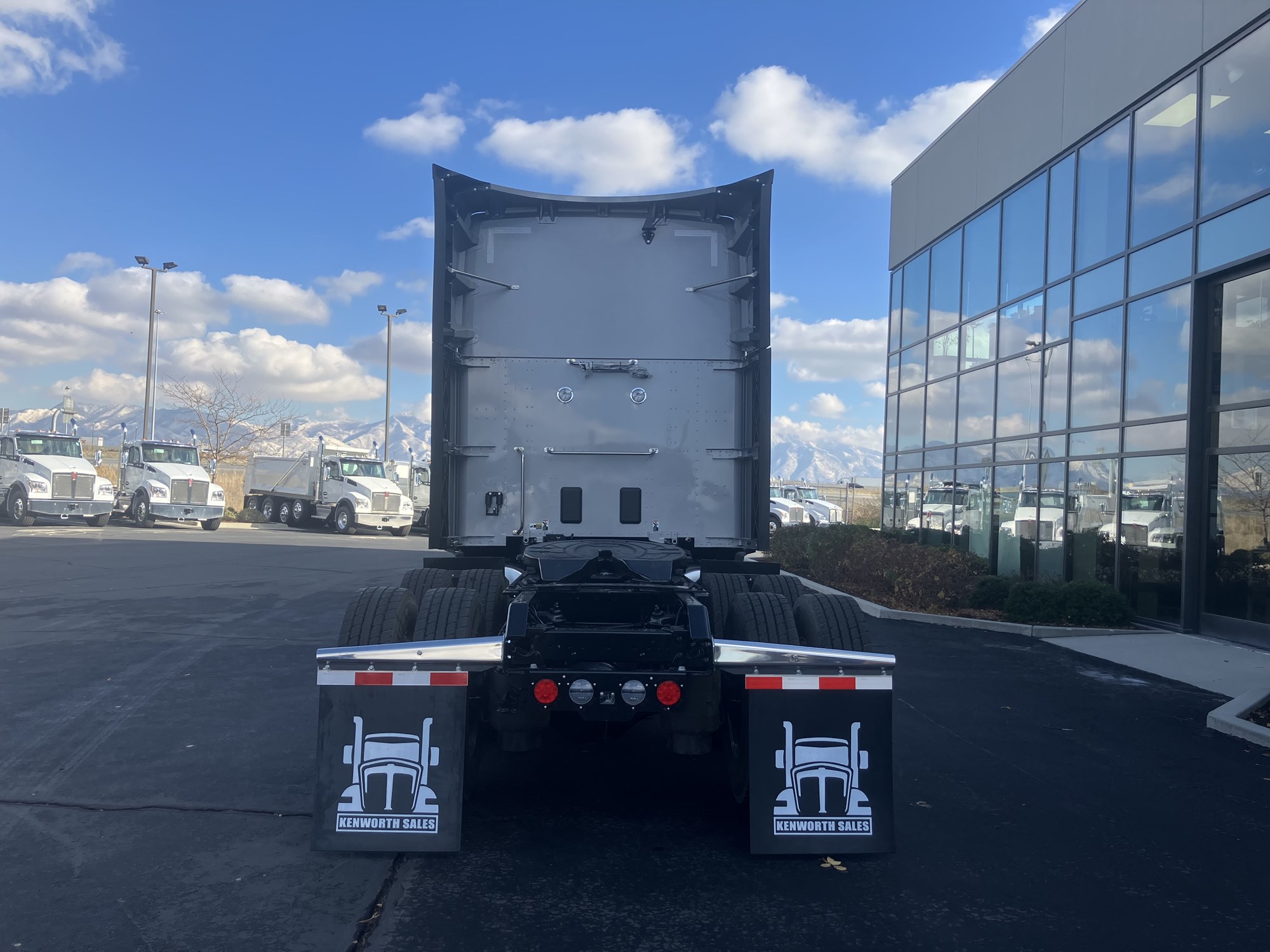 2026 Kenworth T680 Next Gen 2026 Kenworth T680 Next Gen - image 4 of 6