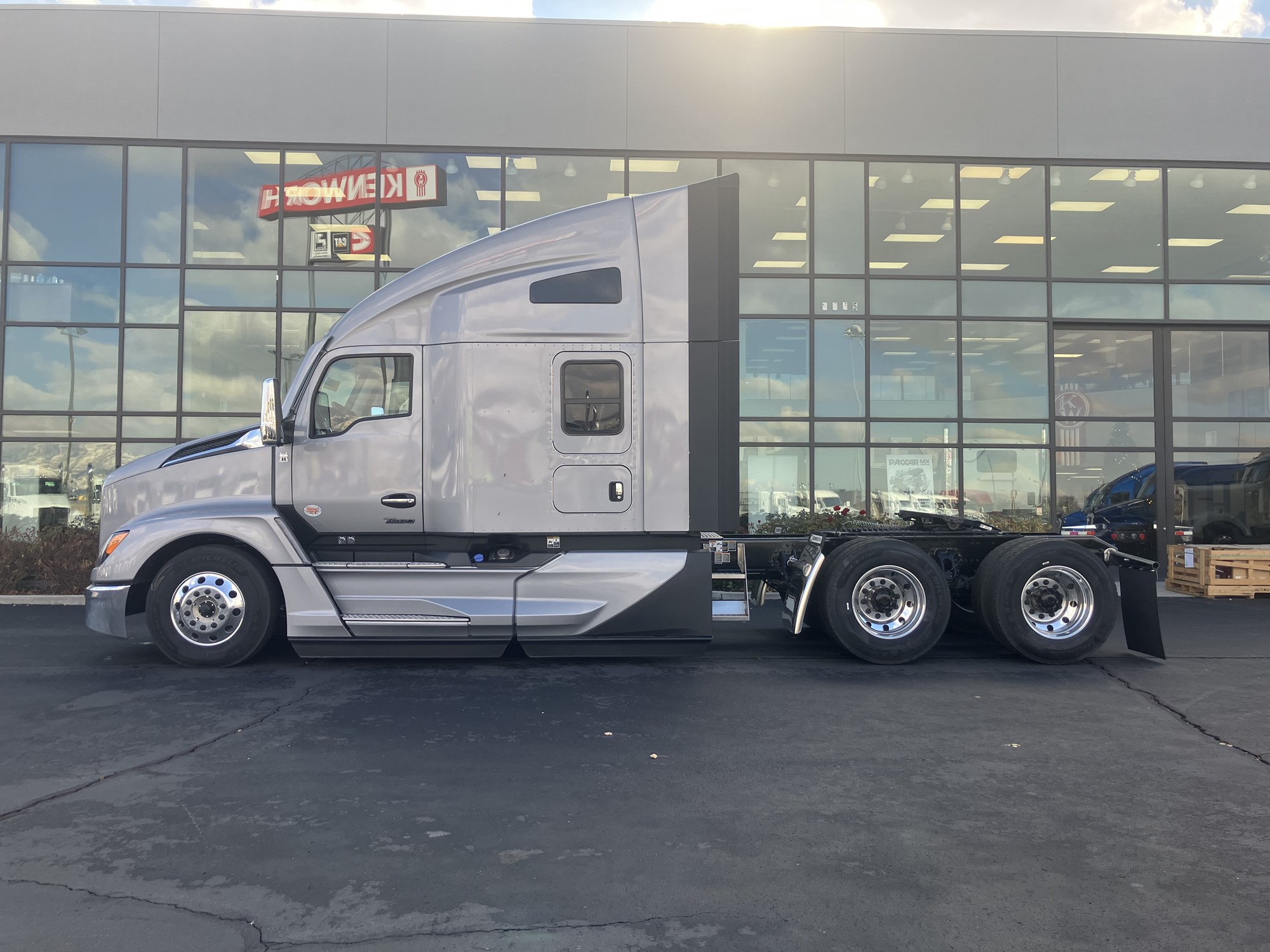 2026 Kenworth T680 Next Gen 2026 Kenworth T680 Next Gen - image 5 of 6