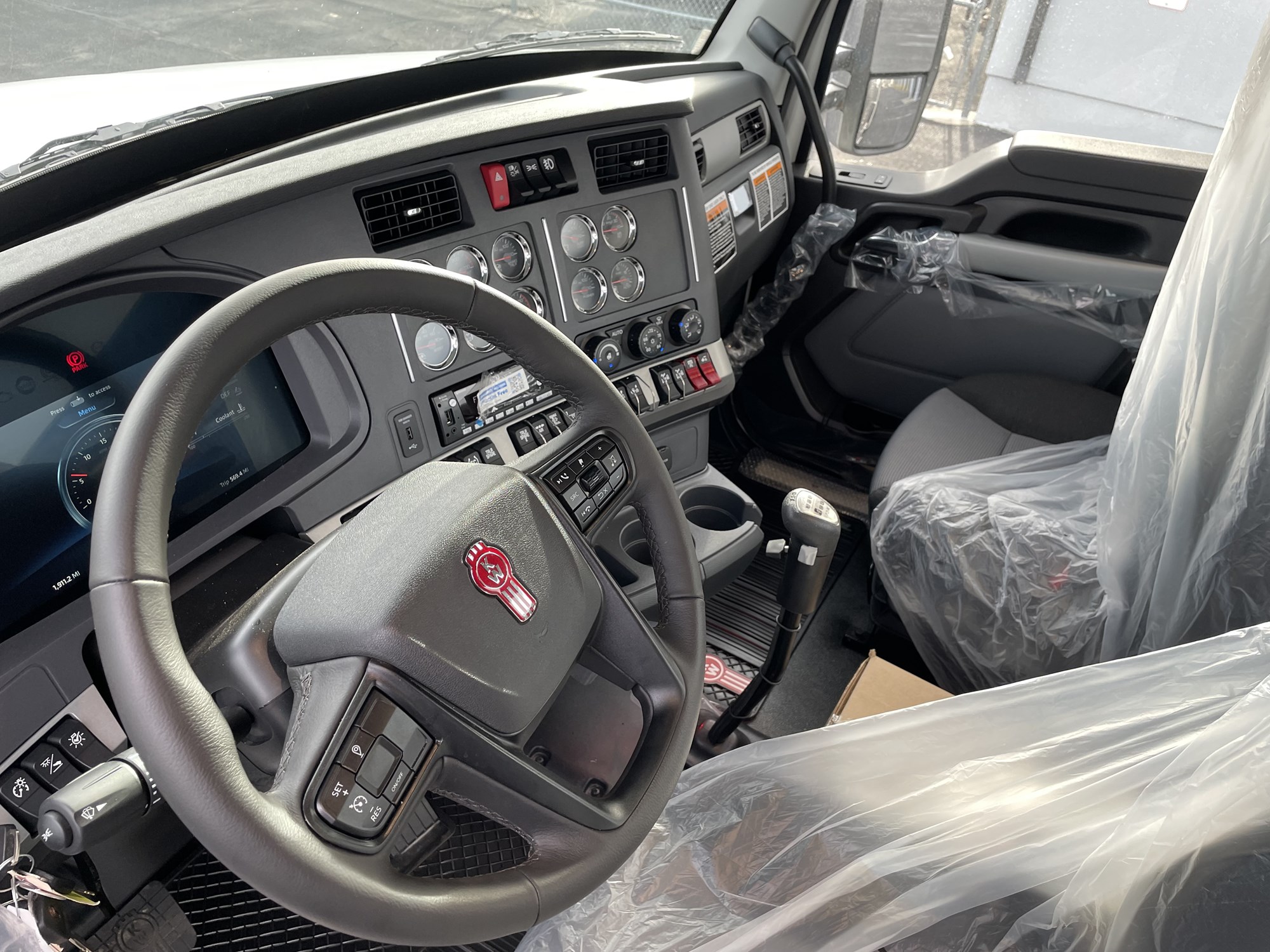 2026 Kenworth T880 2026 Kenworth T880 - image 4 of 6