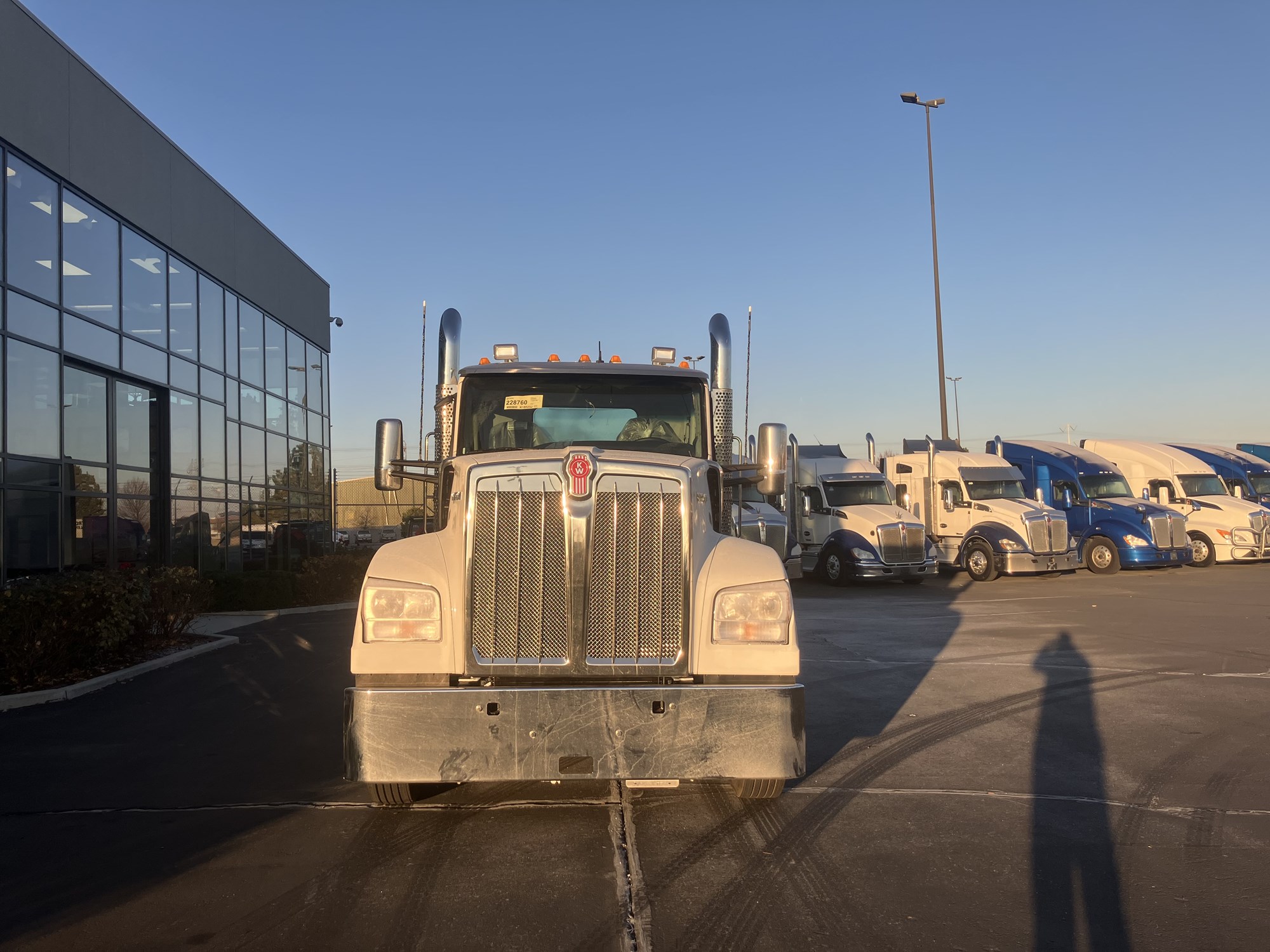 2026 Kenworth W990 - image 2 of 6