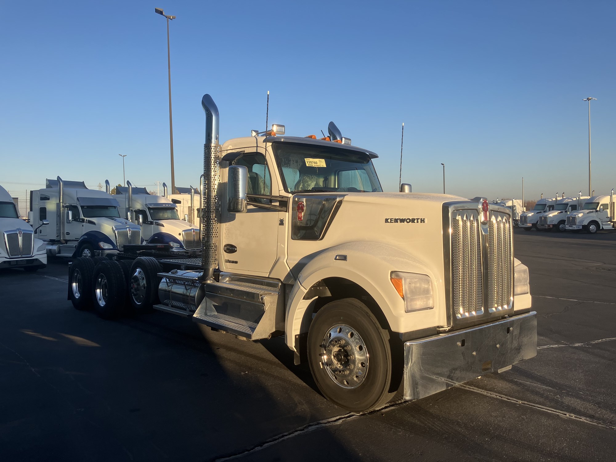 2026 Kenworth W990 - image 3 of 6