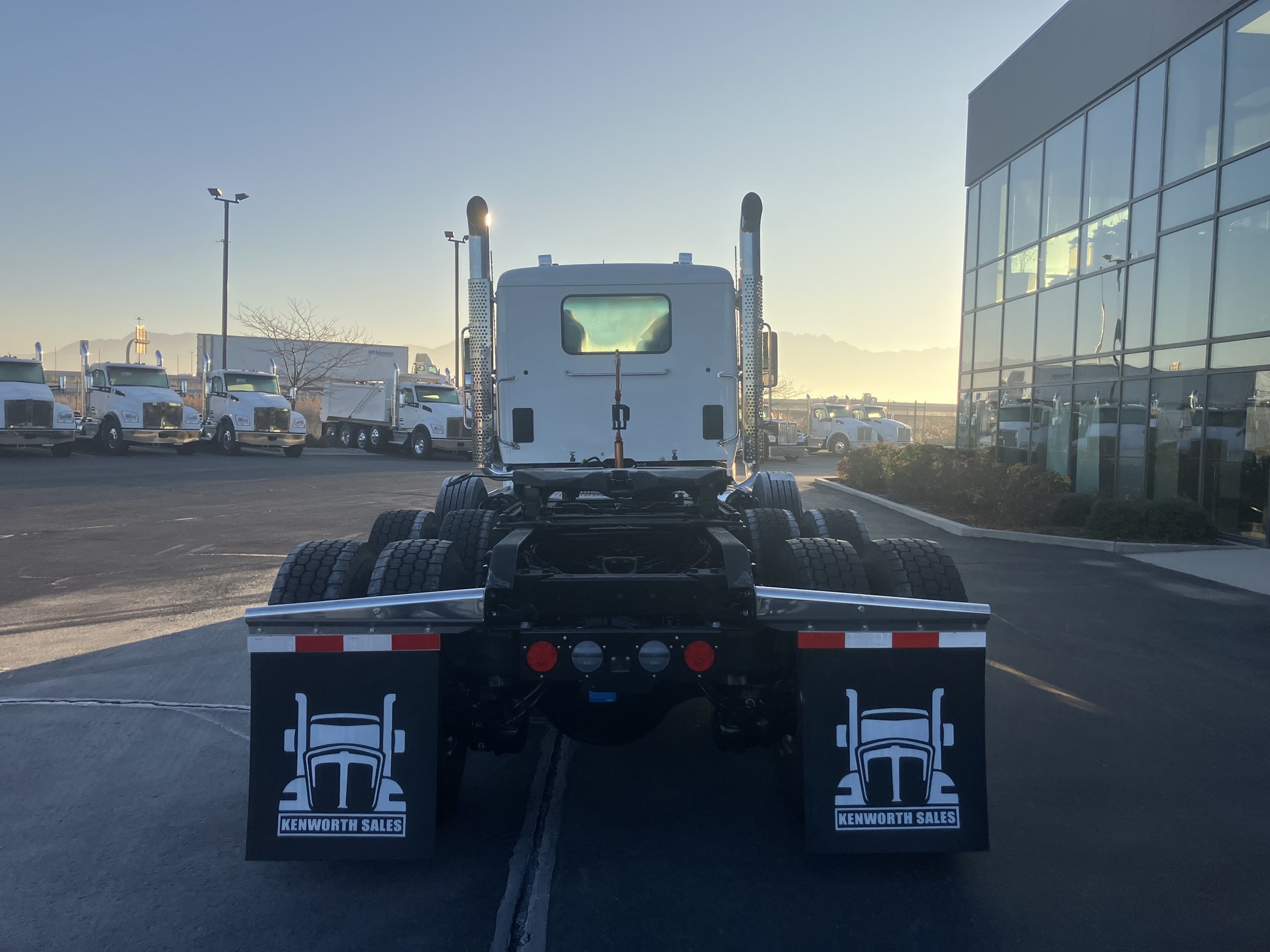 2026 Kenworth W990 - image 4 of 6