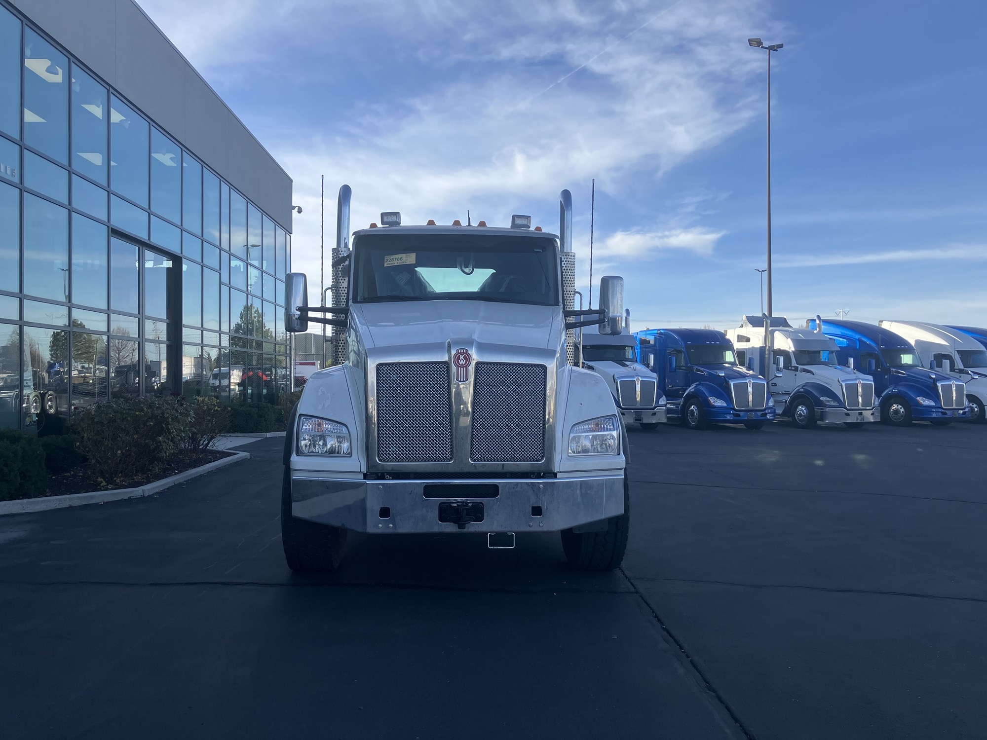 2026 Kenworth T880 2026 Kenworth T880 - image 2 of 6