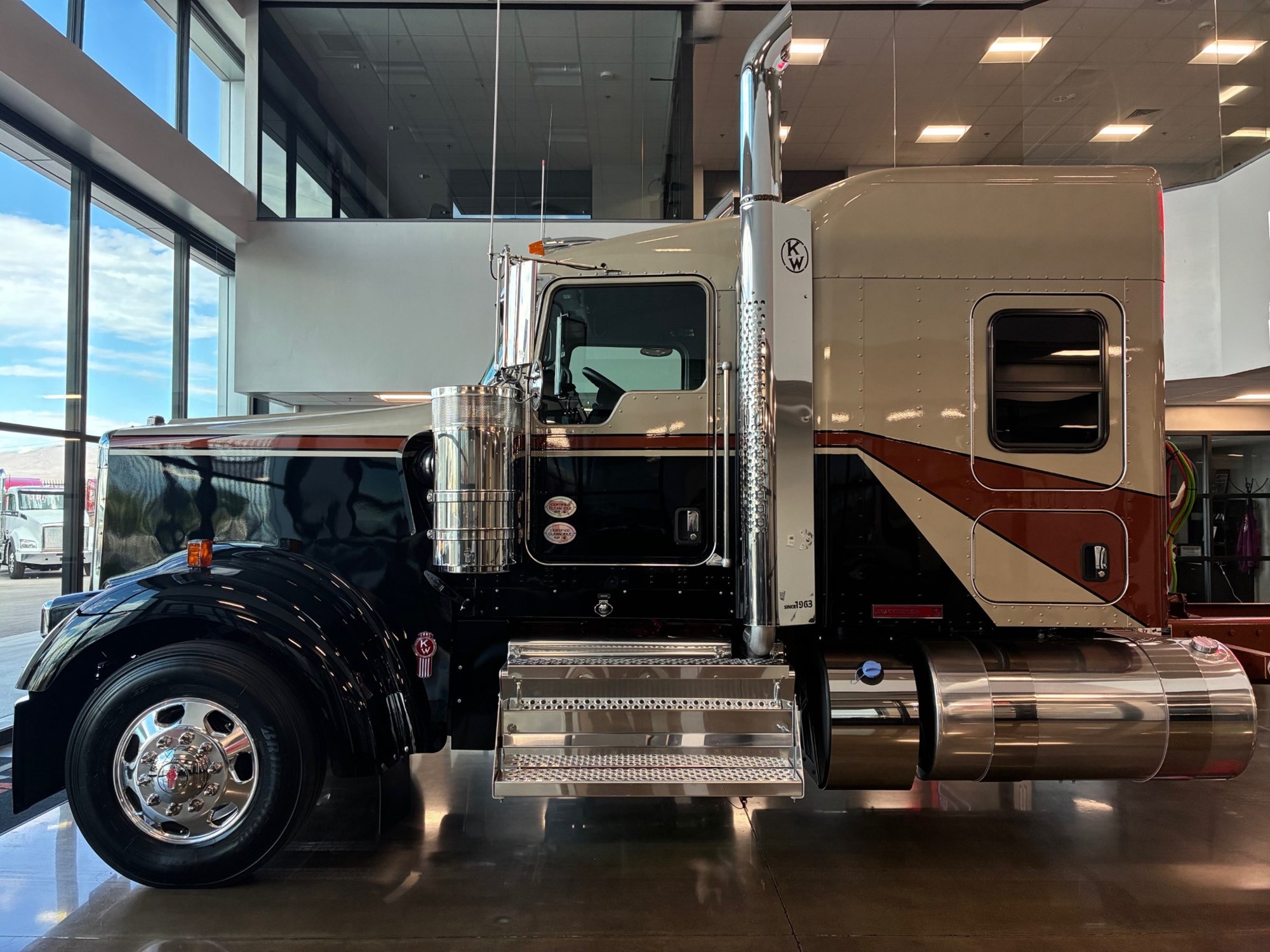 2026 Kenworth W900B 2026 Kenworth W900B - image 3 of 6