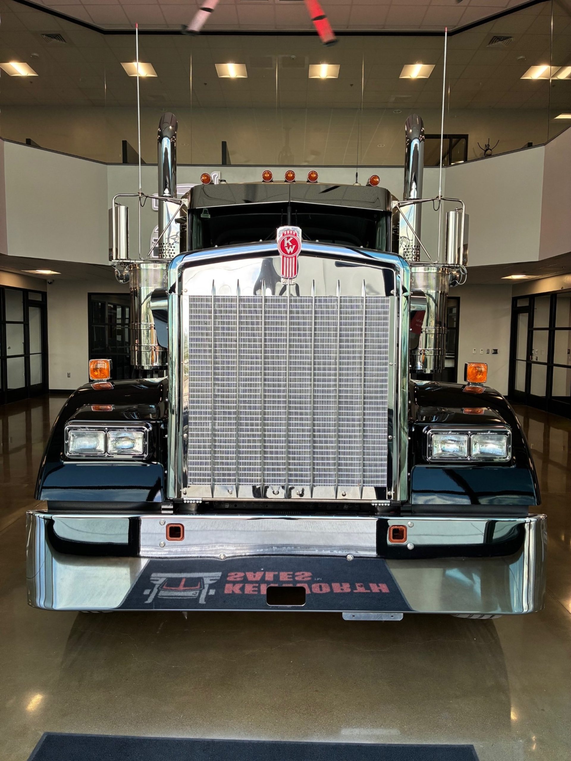 2026 Kenworth W900B 2026 Kenworth W900B - image 5 of 6