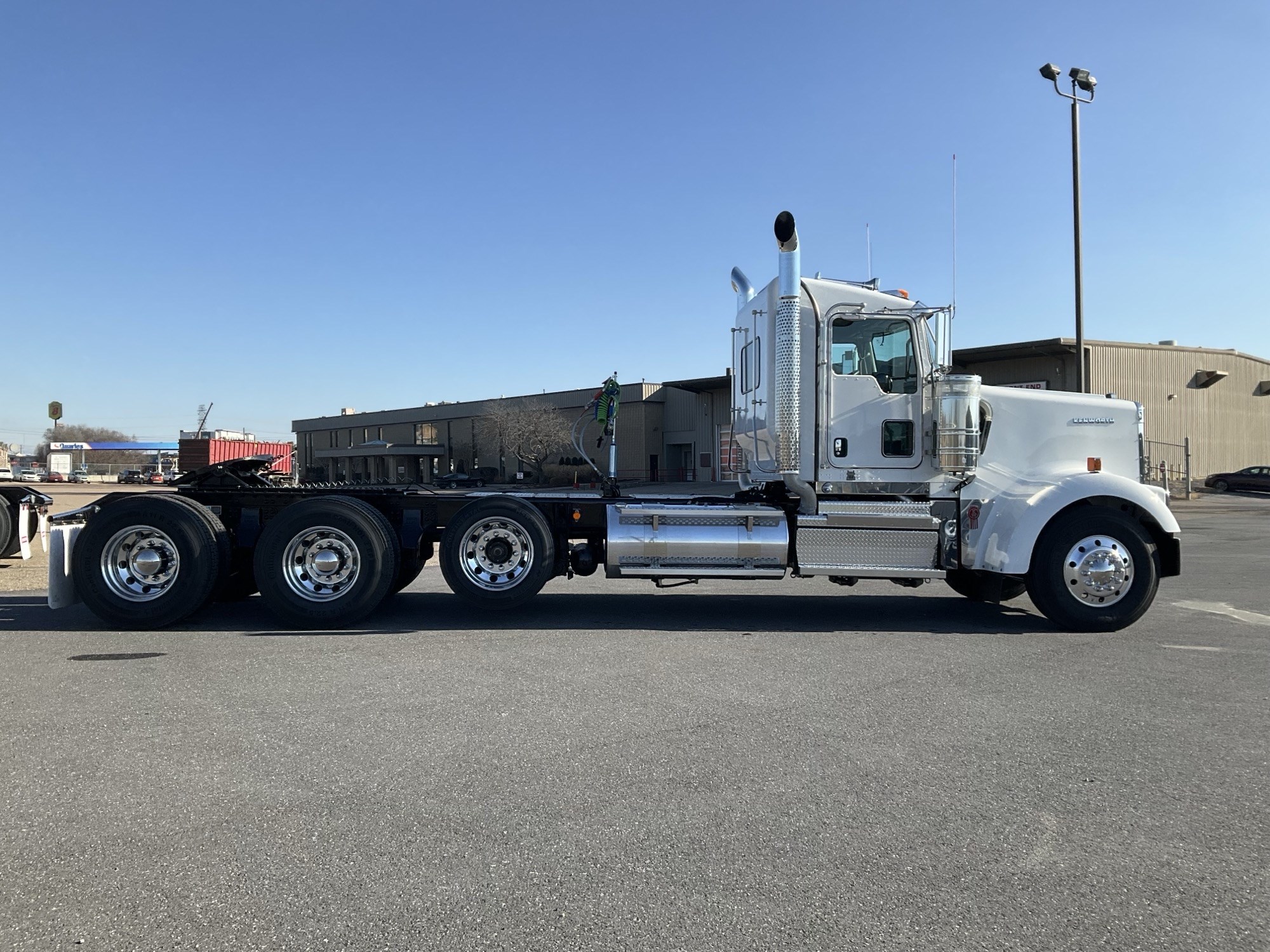 2026 Kenworth W900B 2026 Kenworth W900B - image 5 of 6