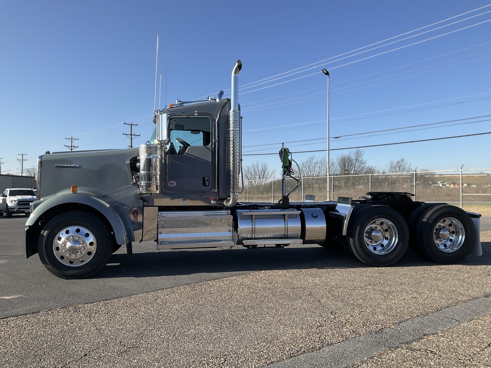 2026 Kenworth W900B - image 2 of 6