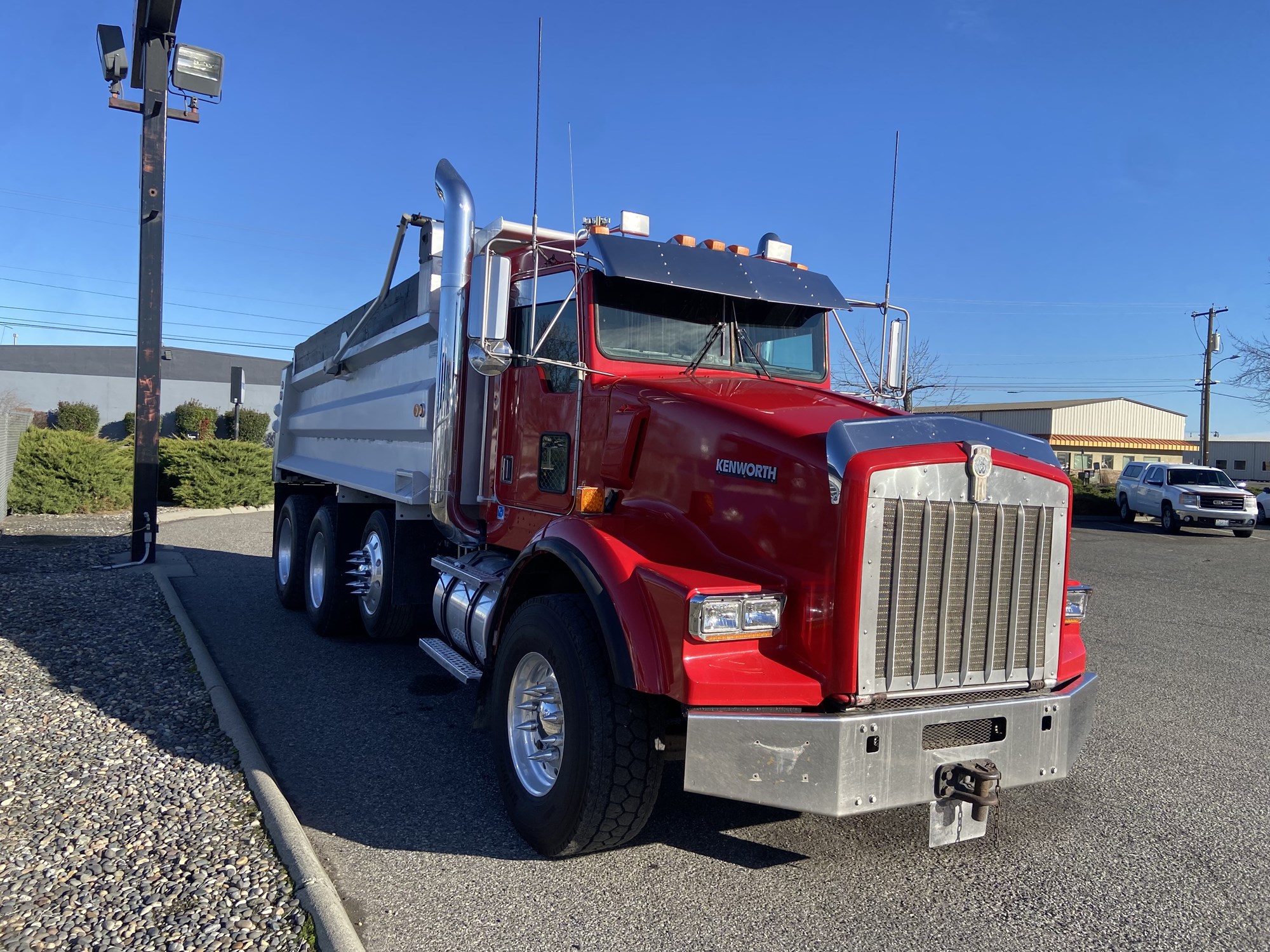 1998 Kenworth T800 - image 2