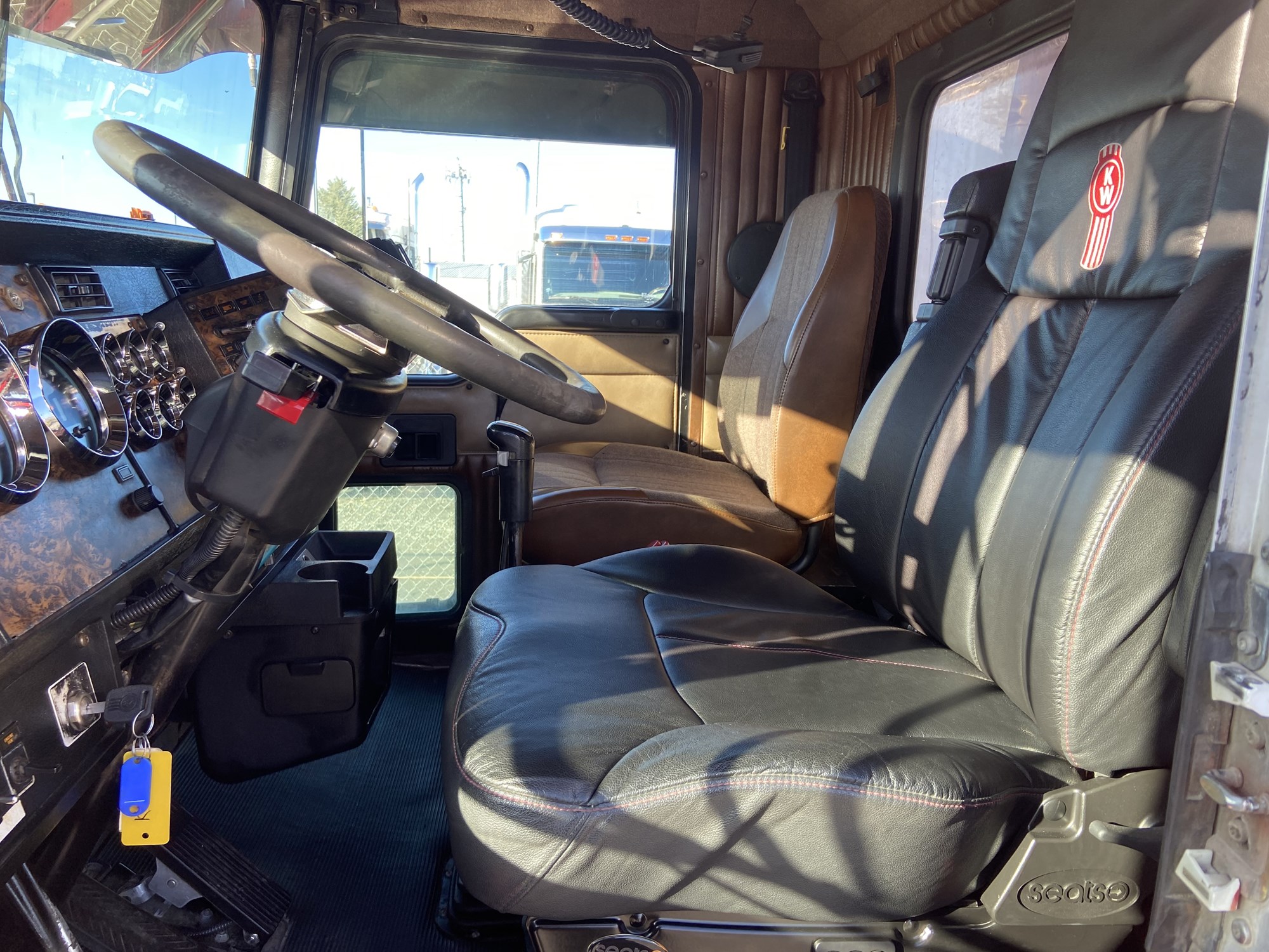 1998 Kenworth T800 - image 6