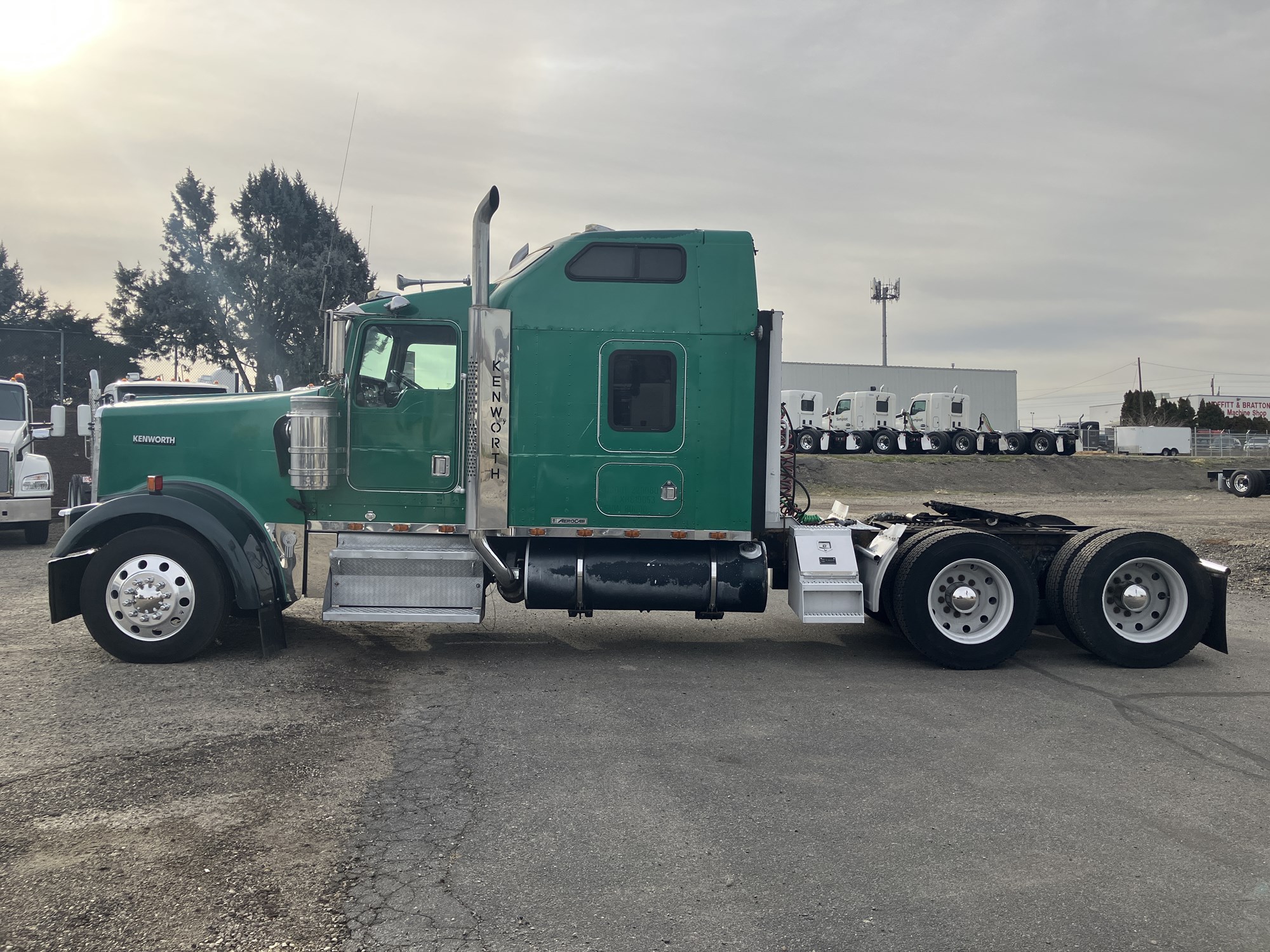 1999 Kenworth W900 - image 2 of 6