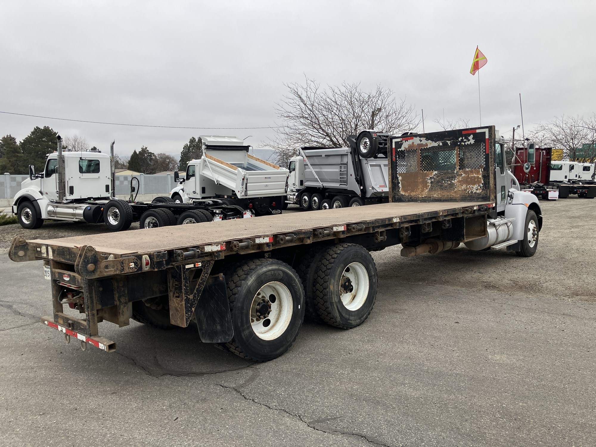 2010 Kenworth T370 - image 5 of 6