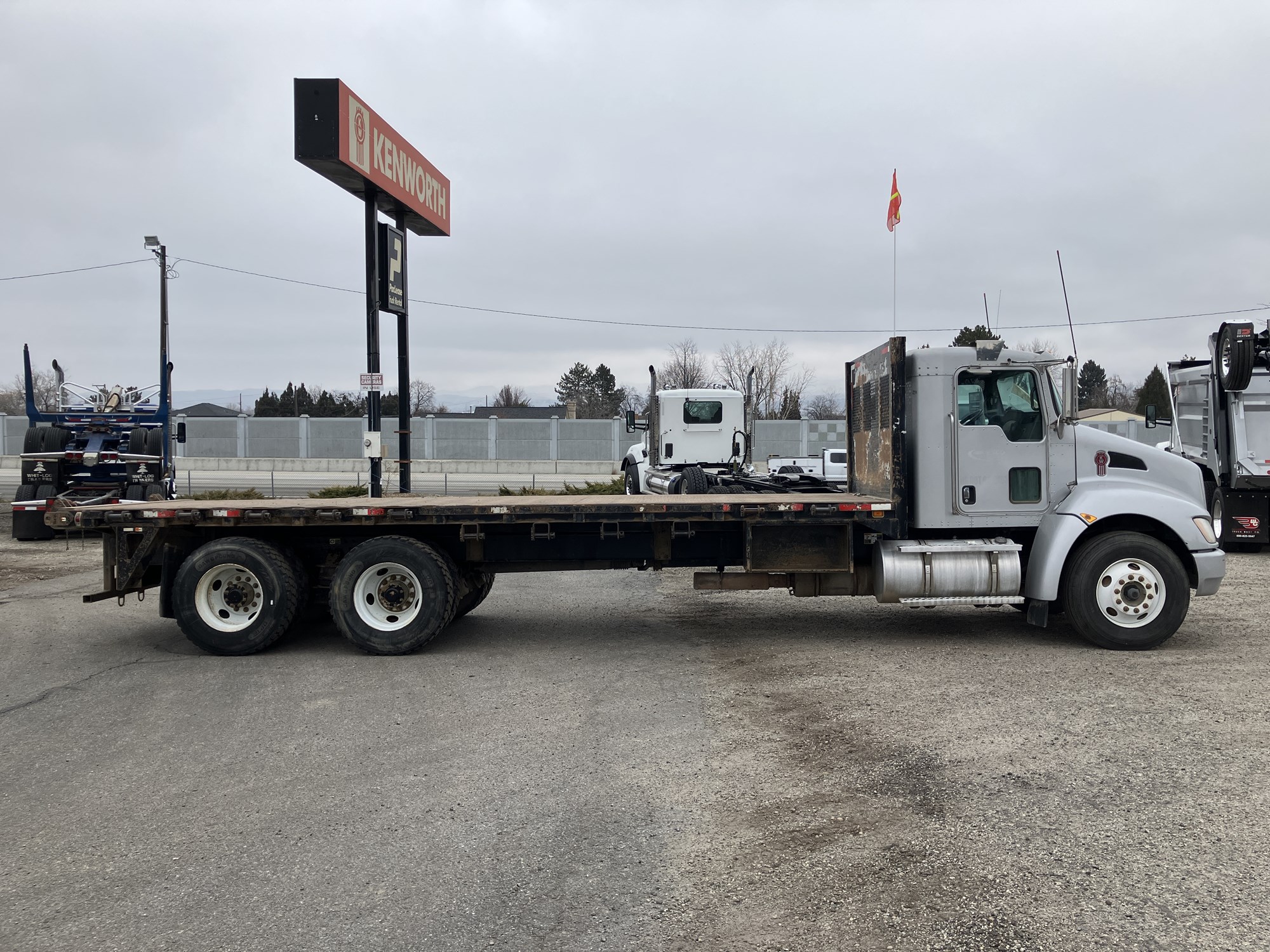 2010 Kenworth T370 - image 6 of 6