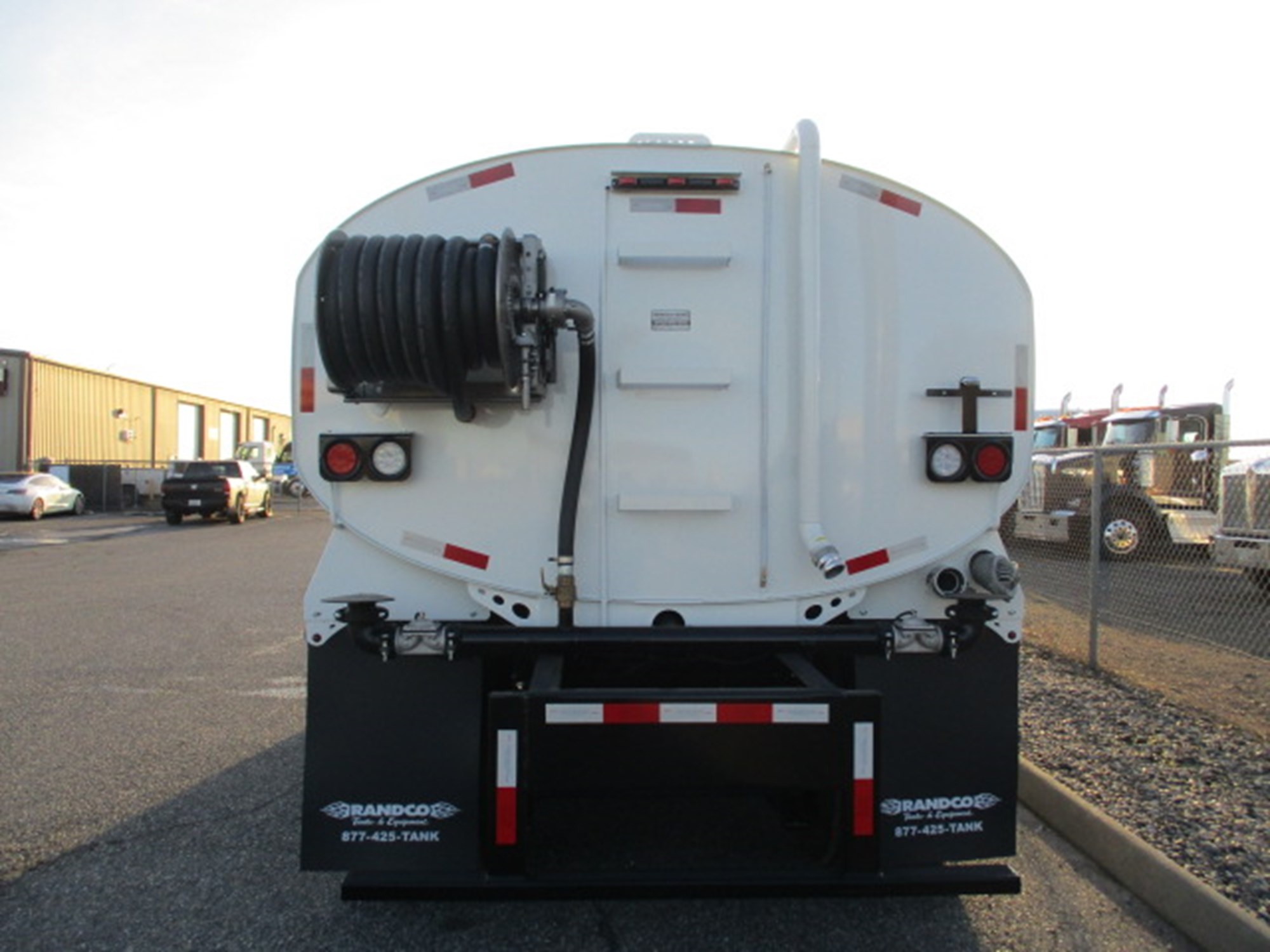 2016 Peterbilt 579 - image 5 of 6