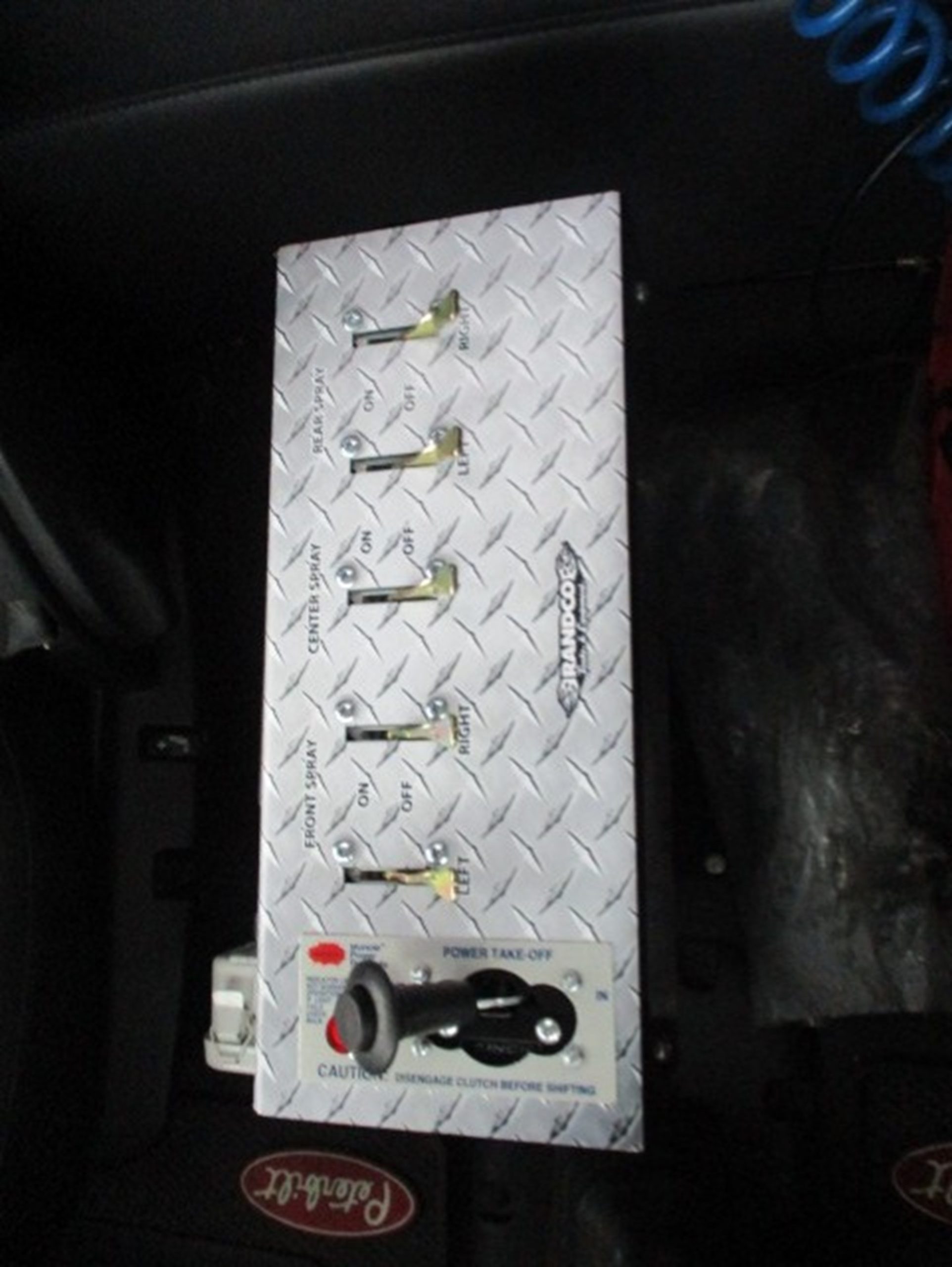 2016 Peterbilt 579 - image 4 of 6