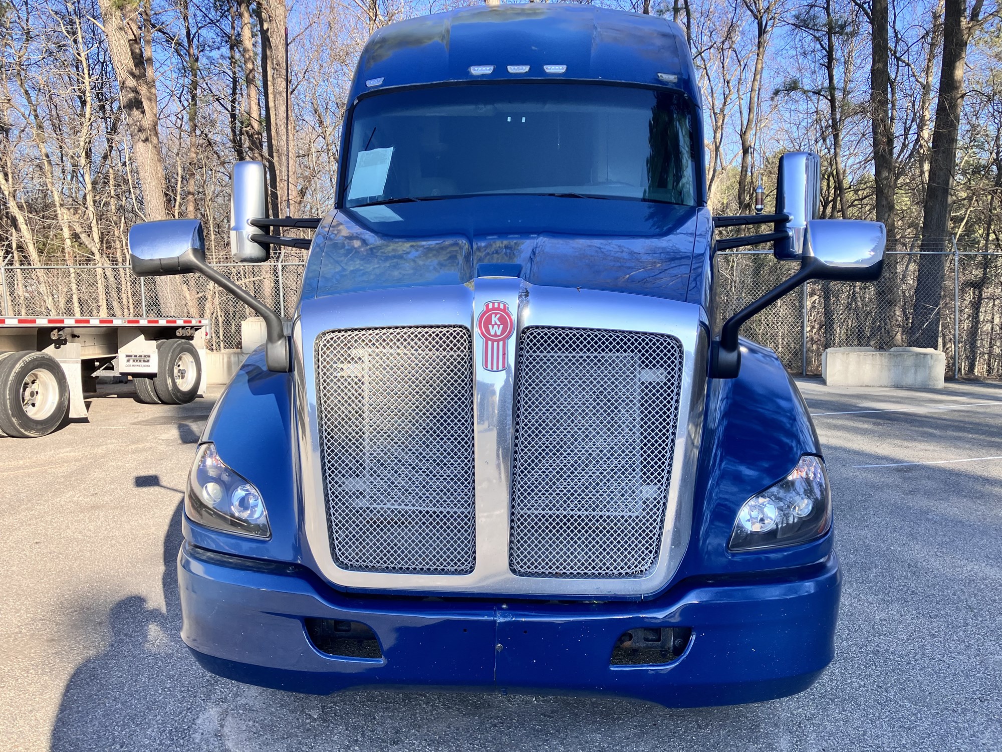 2017 Kenworth T680 - image 2 of 6