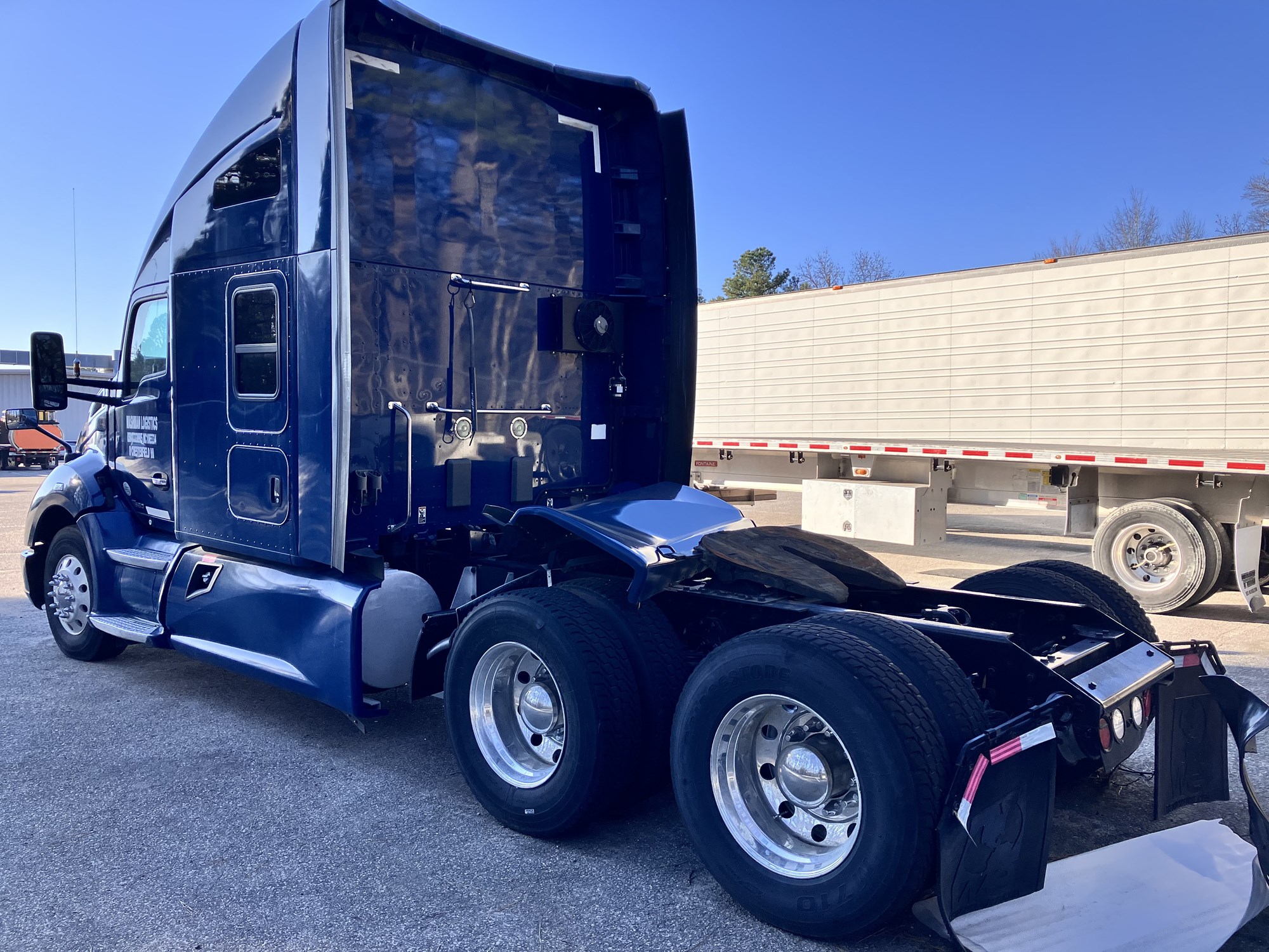 2017 Kenworth T680 - image 4 of 6