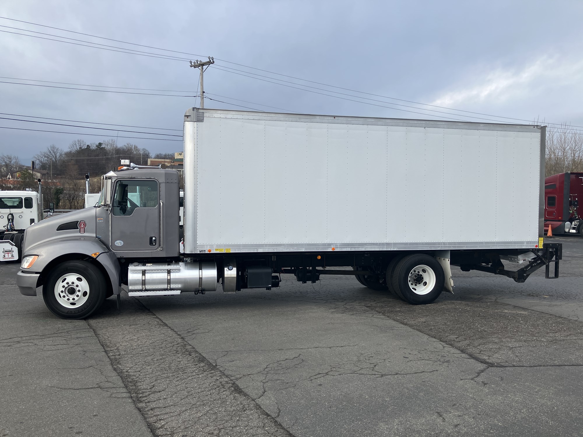 2018 Kenworth T270 - image 1 of 6