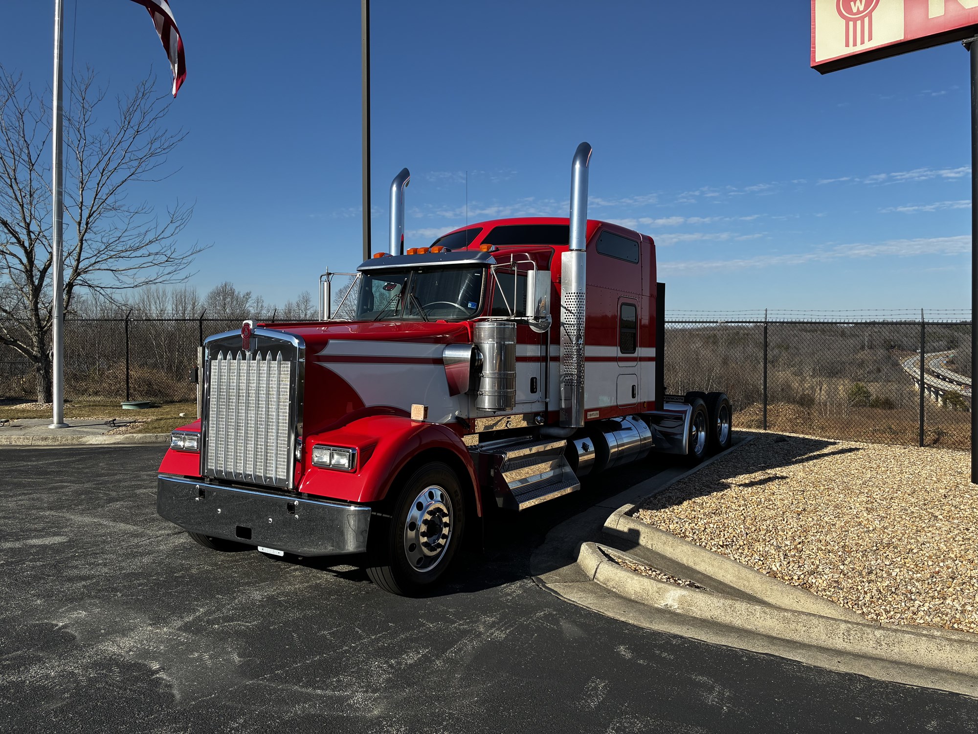 2019 Kenworth W900L - image 2 of 6