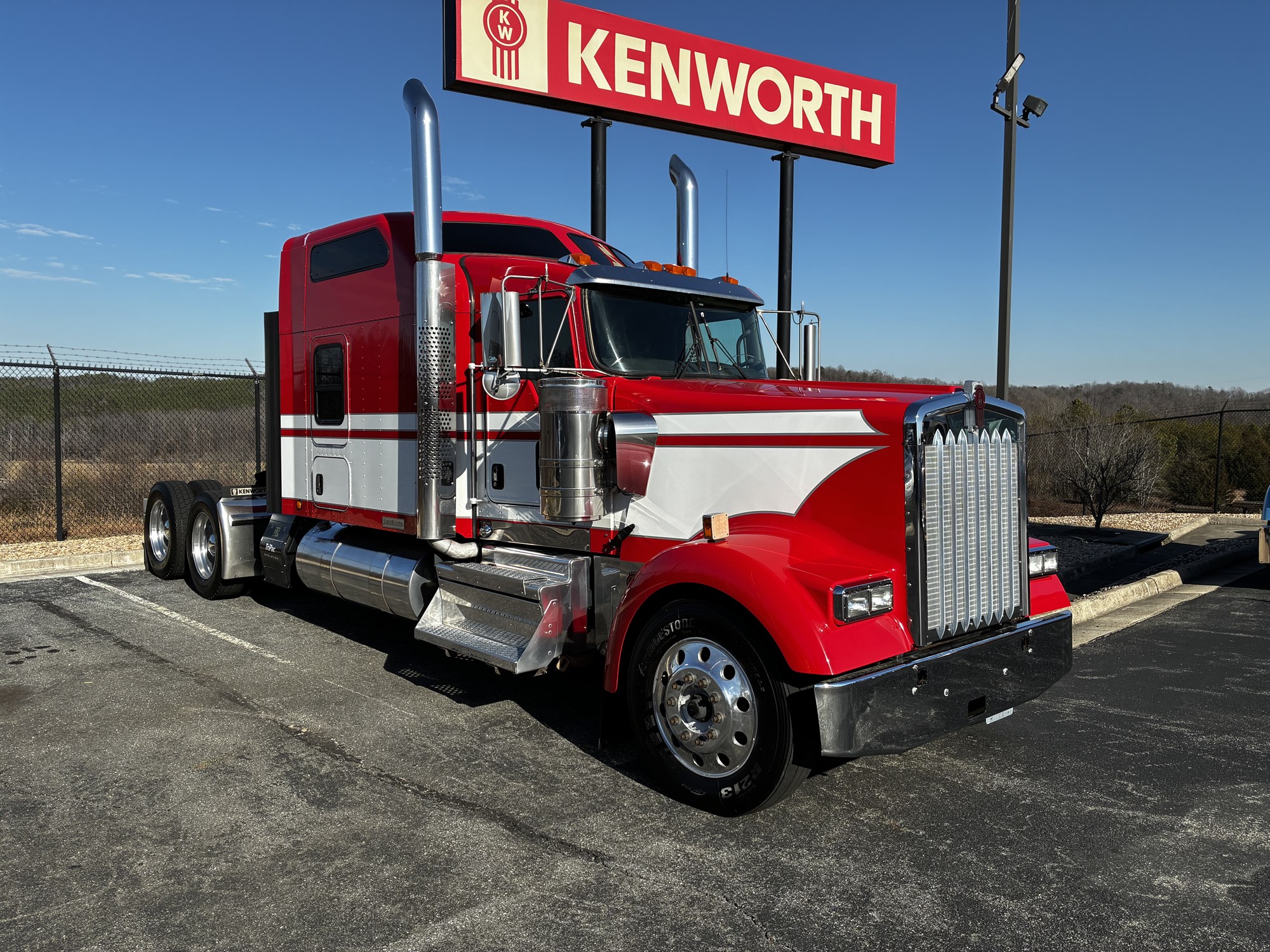 2019 Kenworth W900L - image 4 of 6