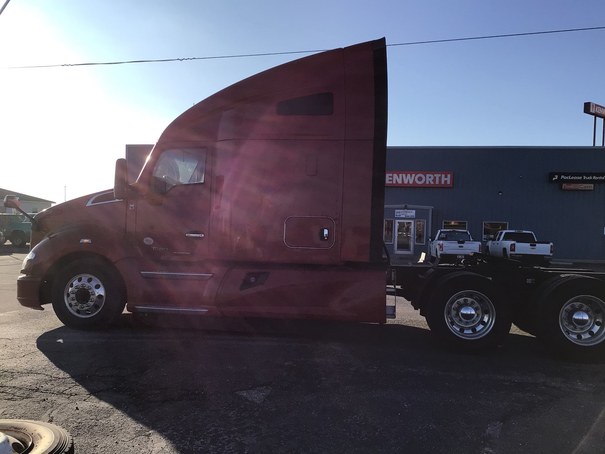 2020 Kenworth T680 - image 4