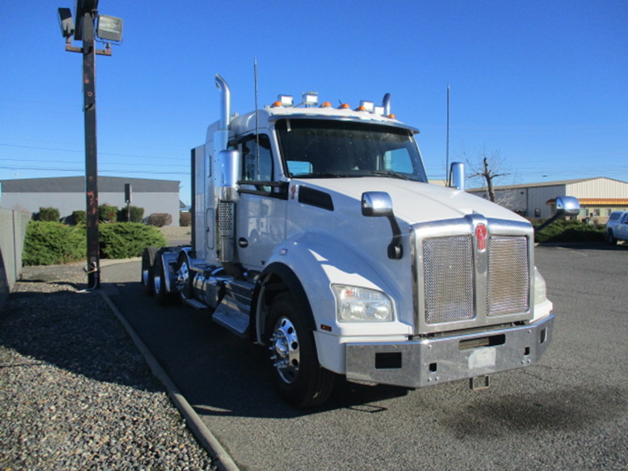2020 Kenworth T880 - image 2 of 6