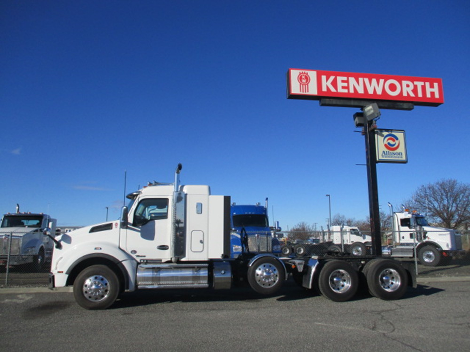 2020 Kenworth T880 - image 3 of 6